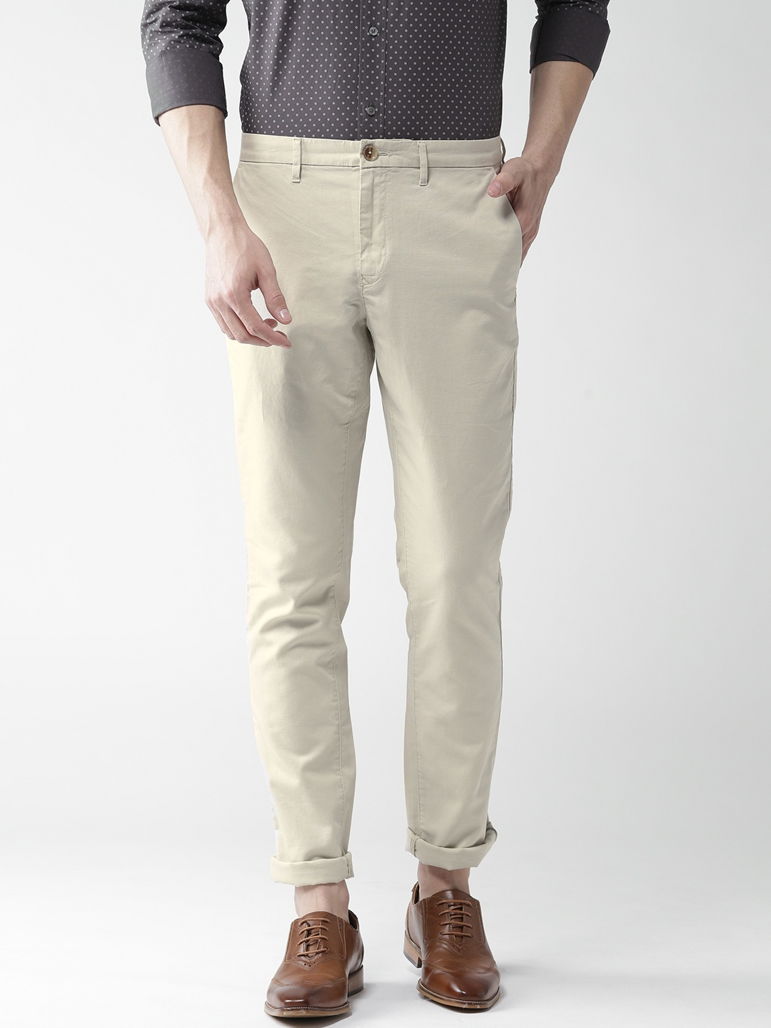 

Tommy Hilfiger Men Off-White Straight Fit Solid Chinos