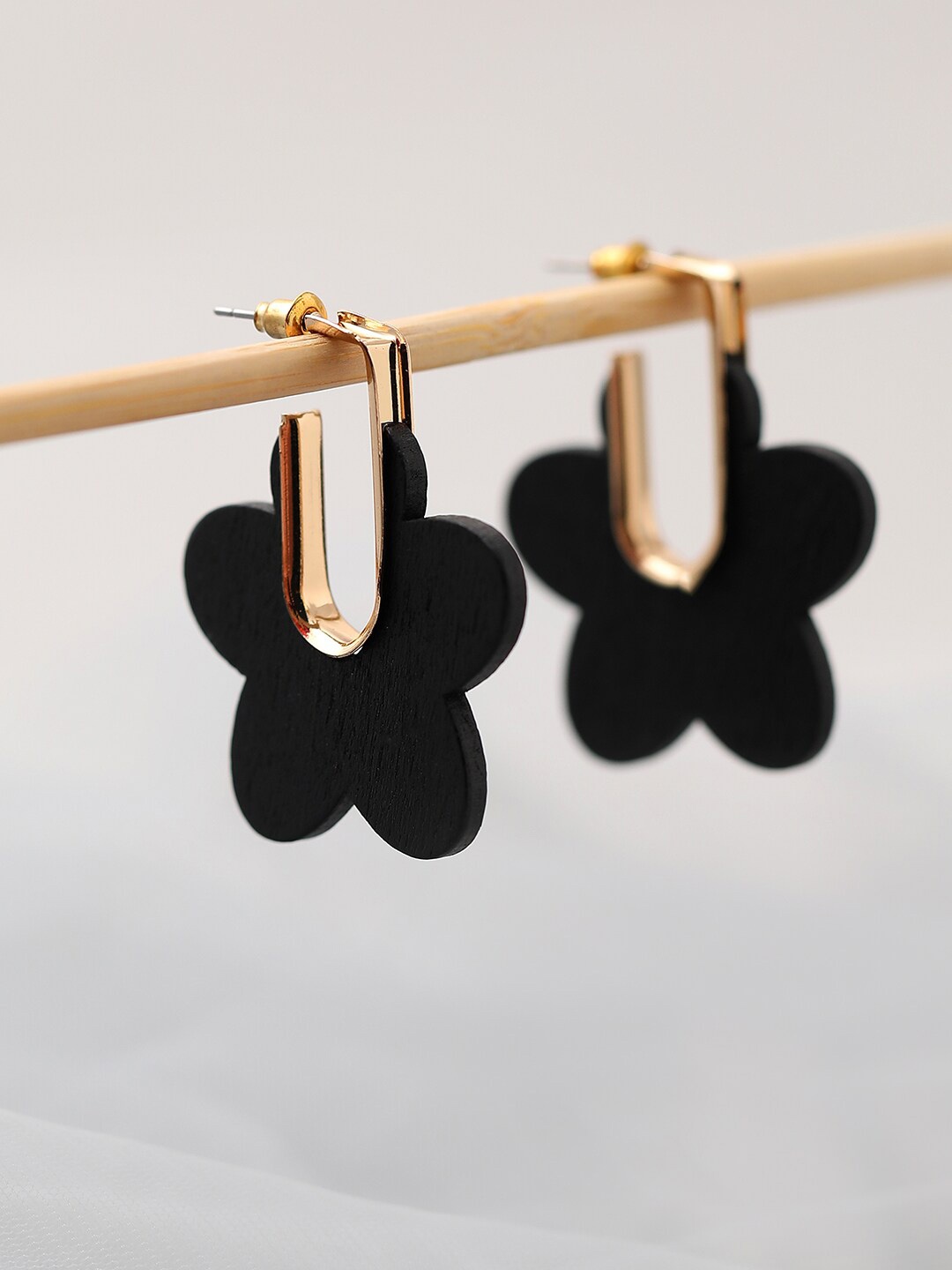 

SOHI Gold Plated Black Floral Half Hoop Earrings
