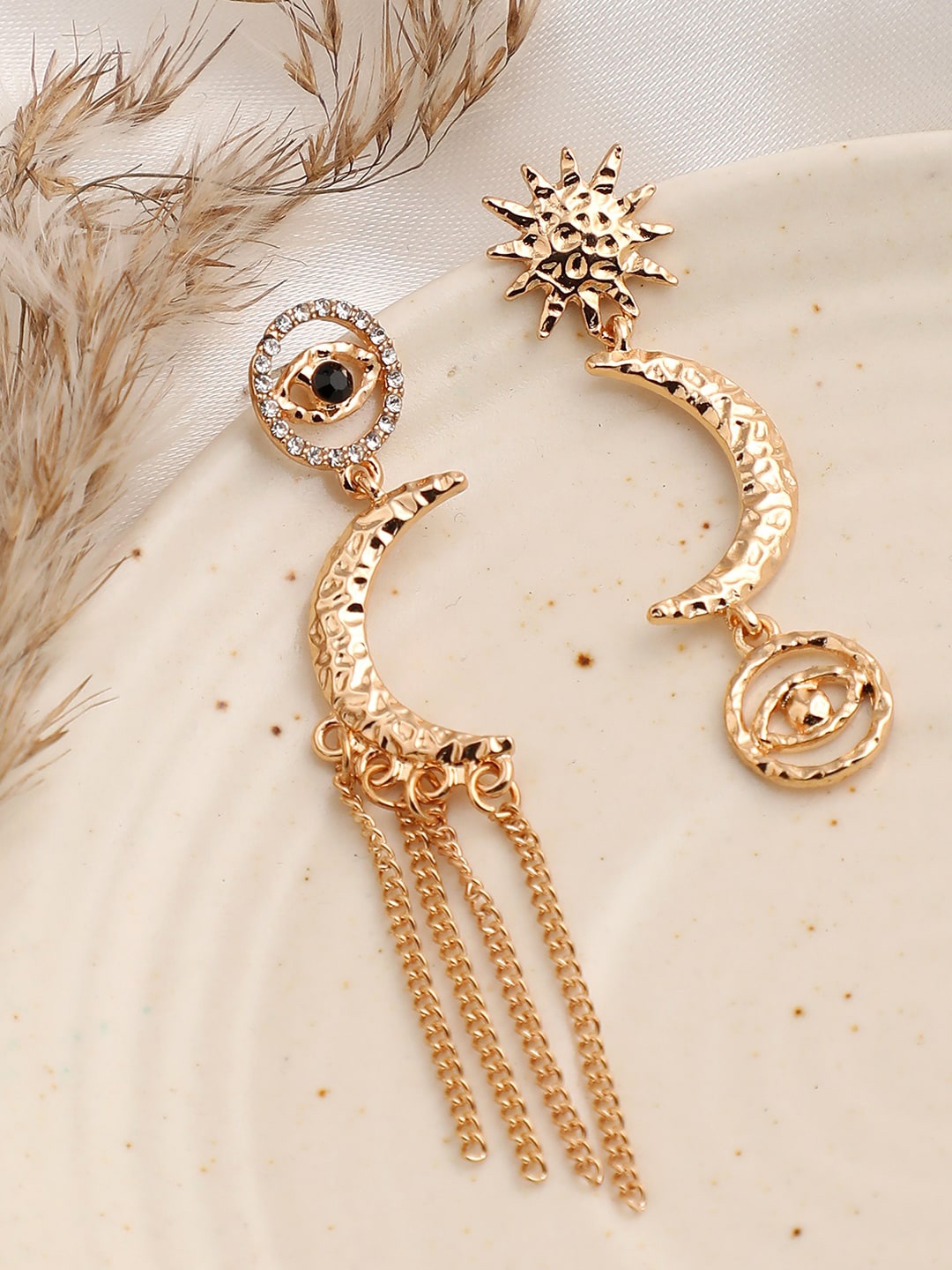 

SOHI Women Gold Plated Gold-Toned Contemporary Drop Earrings