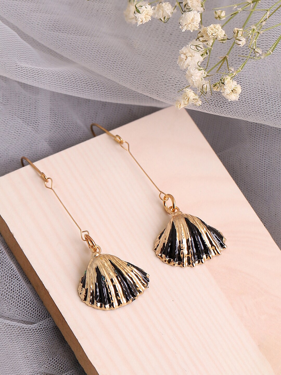 

SOHI Black & Gold-Plated Contemporary Drop Earrings