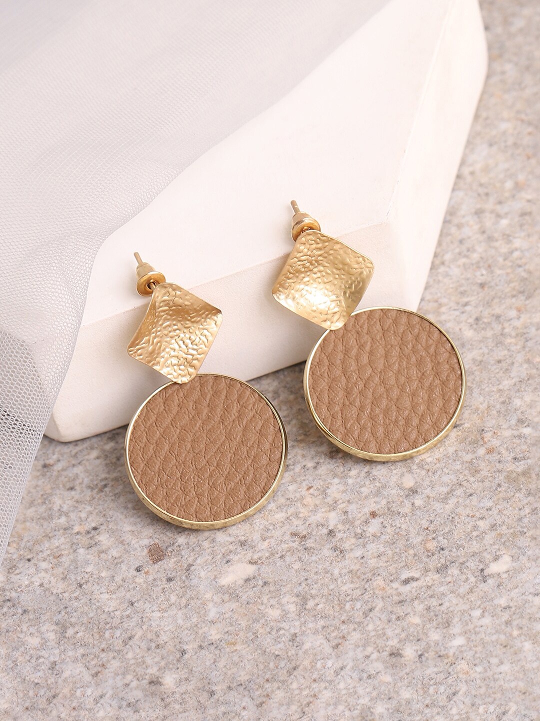 

SOHI Gold-Toned & Gold Plated Contemporary Drop Earrings