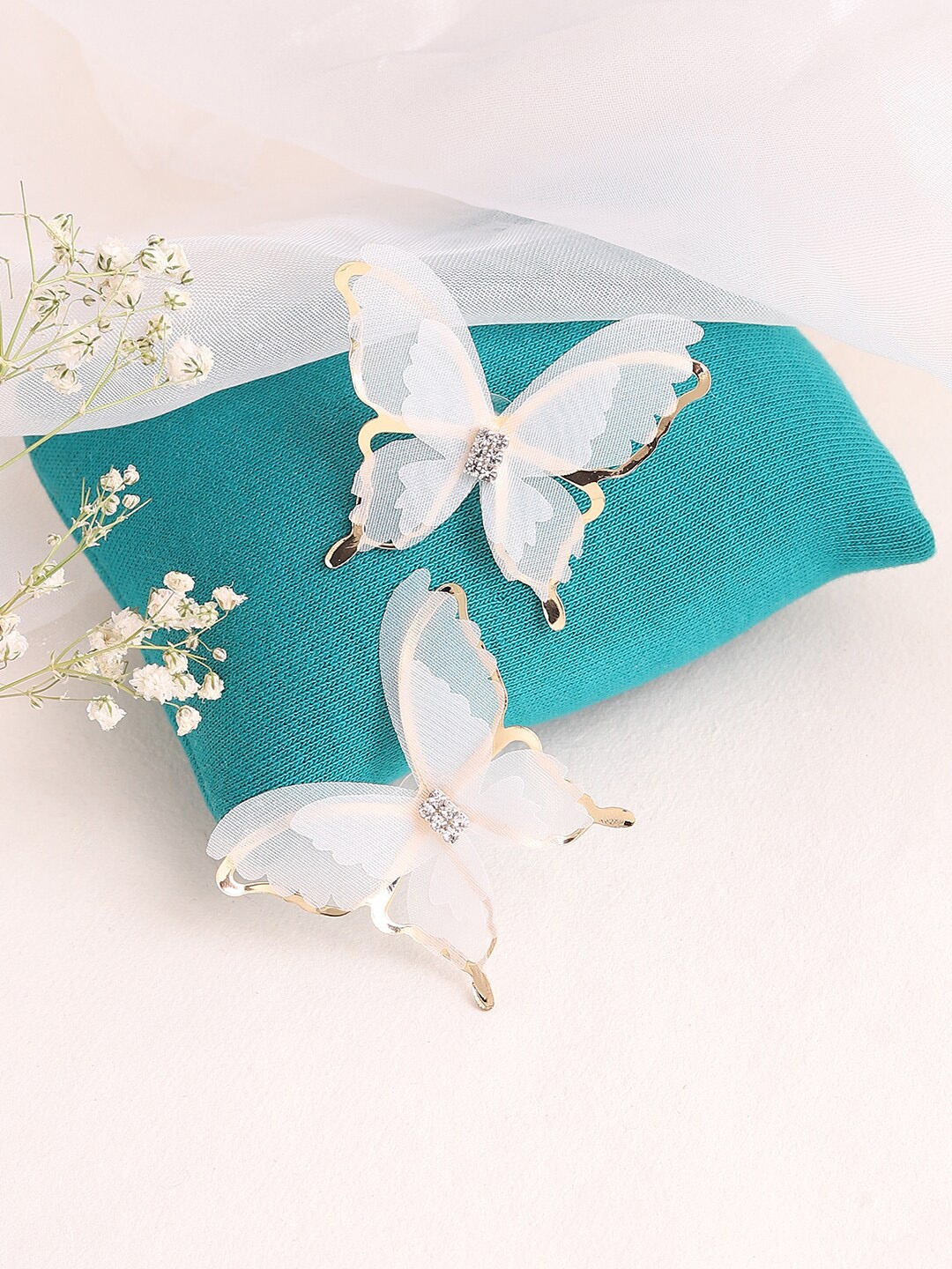 

SOHI White Contemporary Gold Plated Studs Earrings