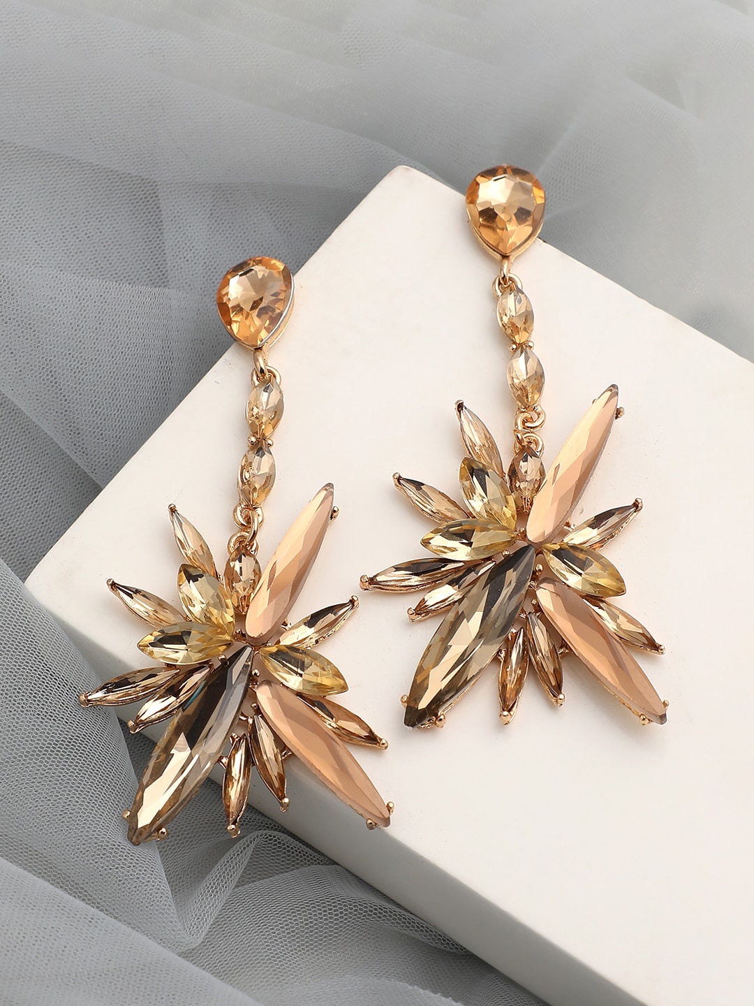 

SOHI Gold-Toned & Gold Plated Contemporary Drop Earrings