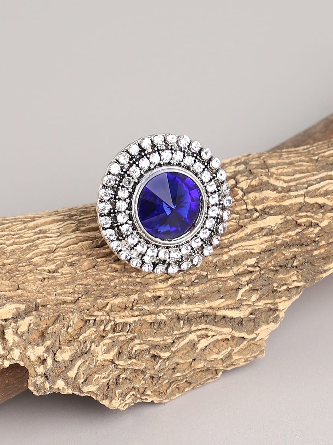

SOHI Silver-Plated & Blue Stone Studded Finger Ring