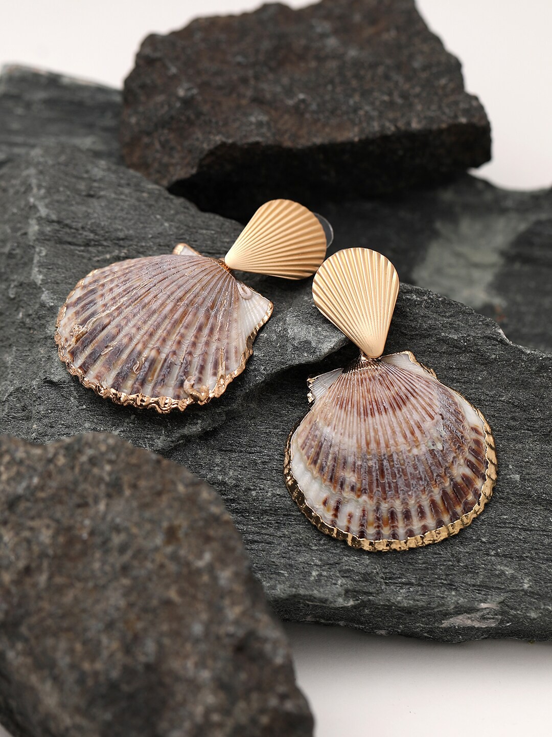 

SOHI Women Rust Gold Plated Drop Earrings