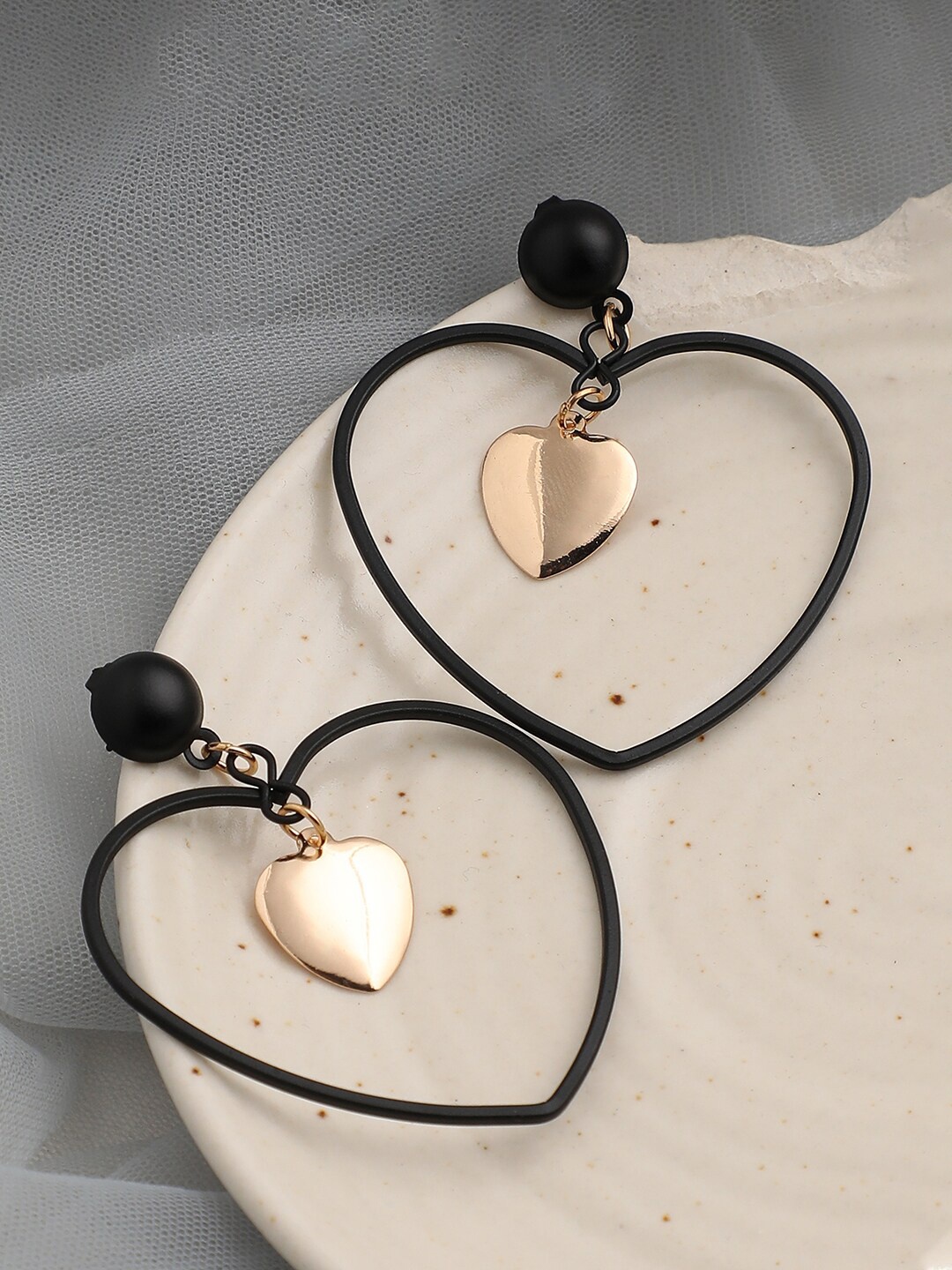 

SOHI Black & Gold-Toned Gold Plated Heart Shaped Drop Earrings