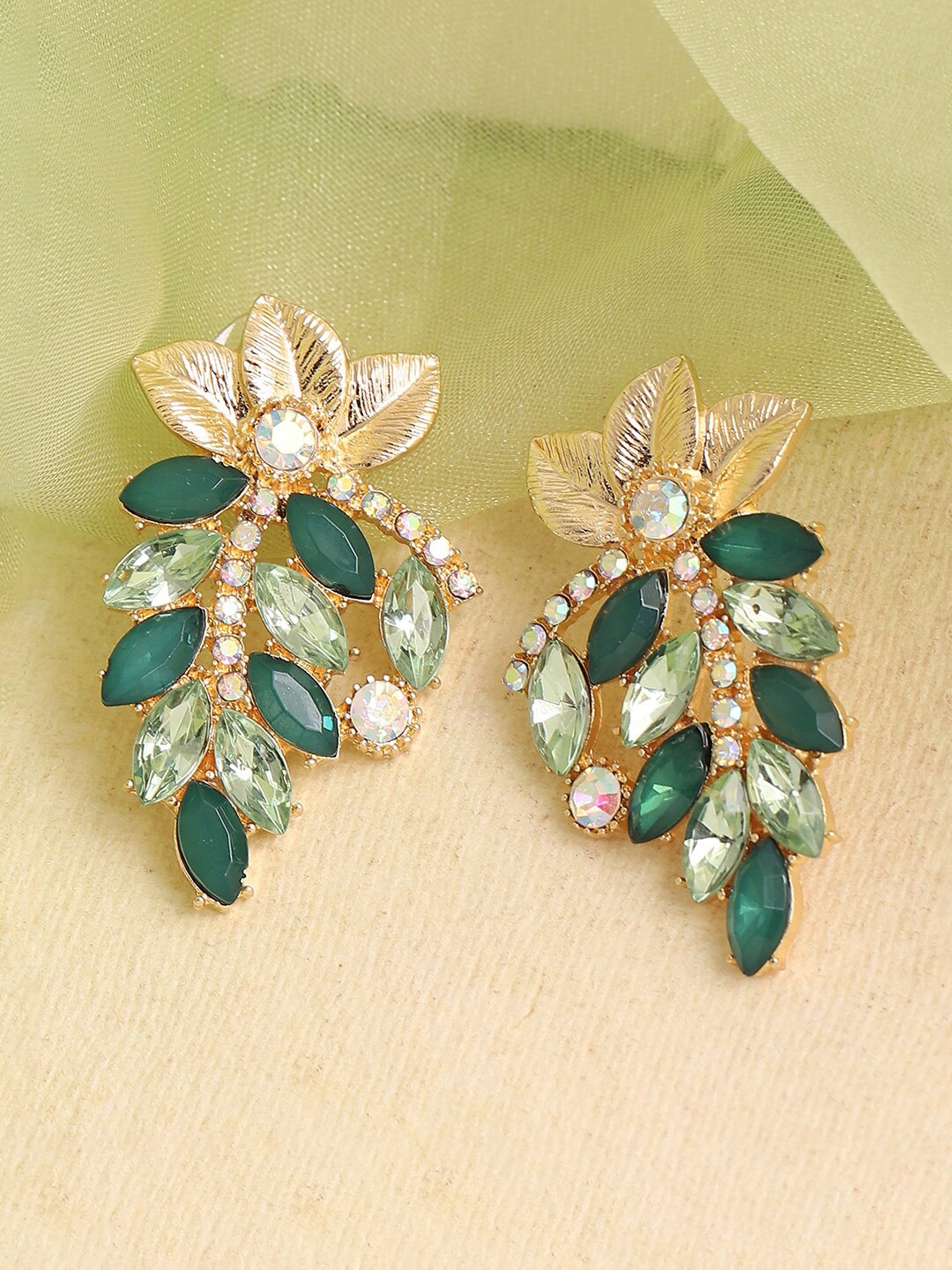 

SOHI Green & Gold-Toned Gold Plated Leaf Shaped Studs Earrings