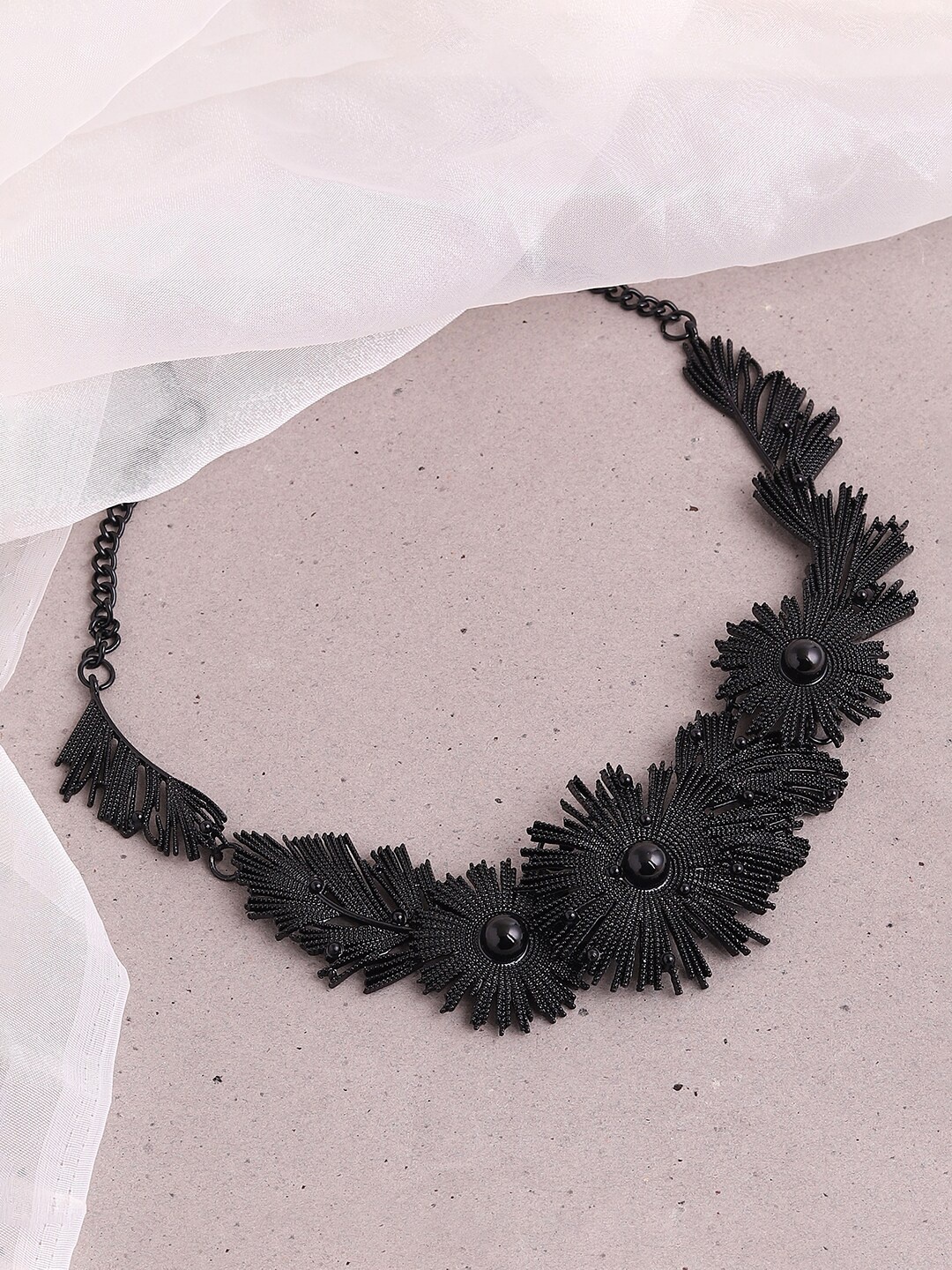 

SOHI Black Open Necklace