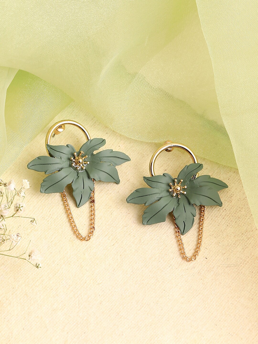 

SOHI Green Floral Drop Earrings