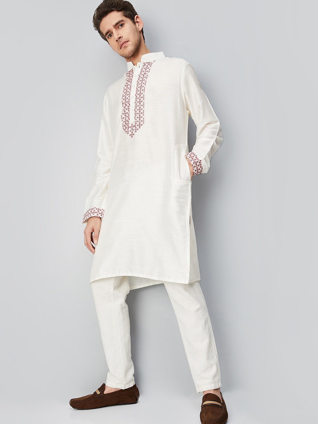 

max Men Thread Work Solid Kurta, Off white