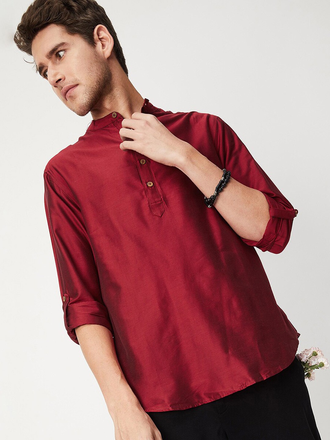 

max Men Mandarin collar Roll-Up Sleeves Kurta, Red