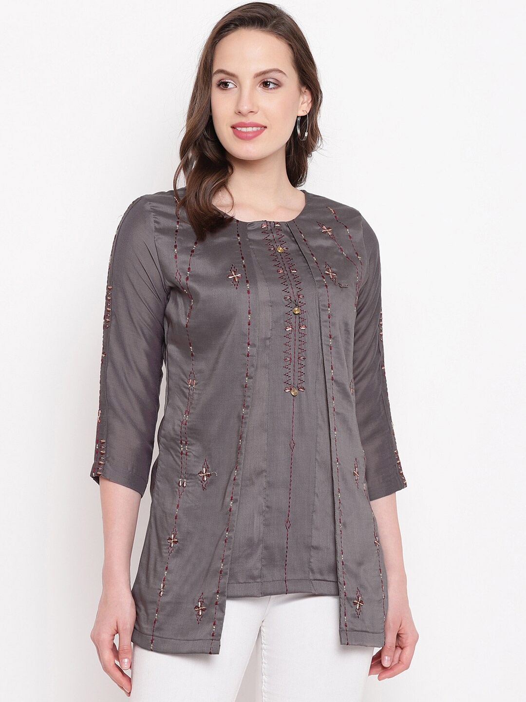 

Kvsfab Woman Grey Geometric Embroidered Top