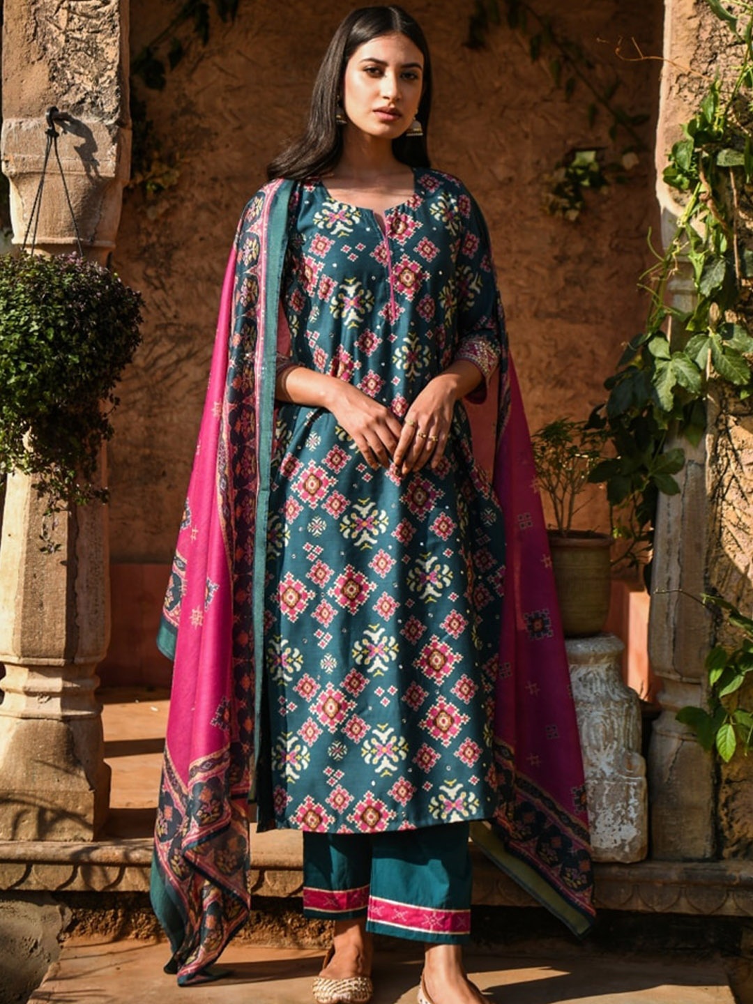 

KARAJ JAIPUR Women Teal Ethnic Motifs Printed Kurta with Trousers & With Dupatta