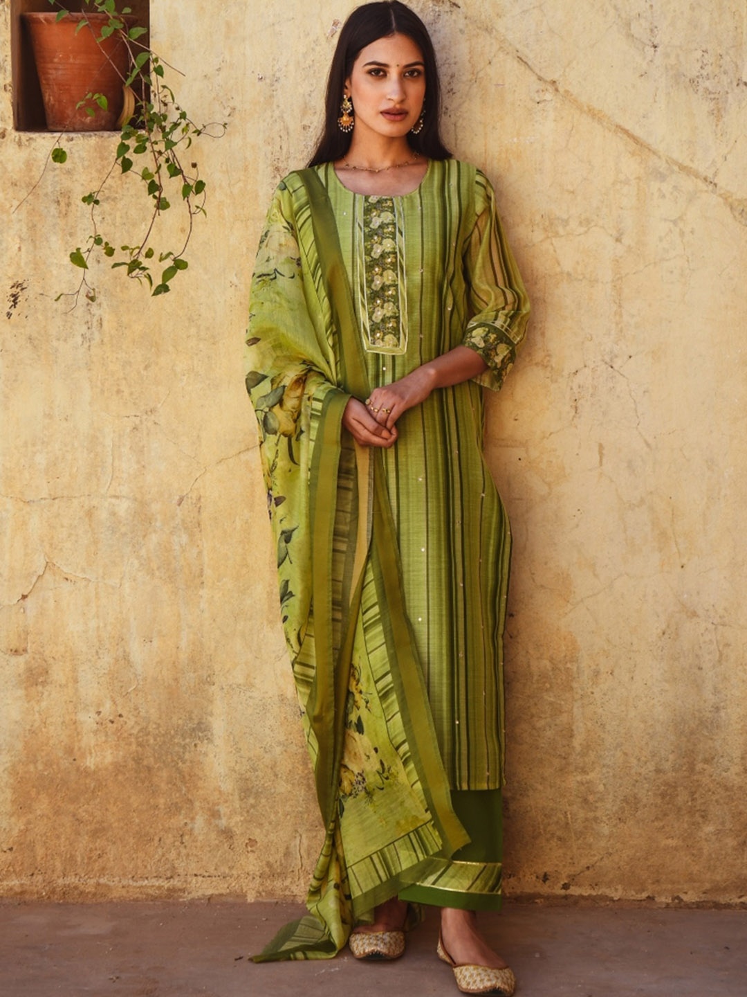 

KARAJ JAIPUR Women Green Striped Kurta With Trousers & With Dupatta