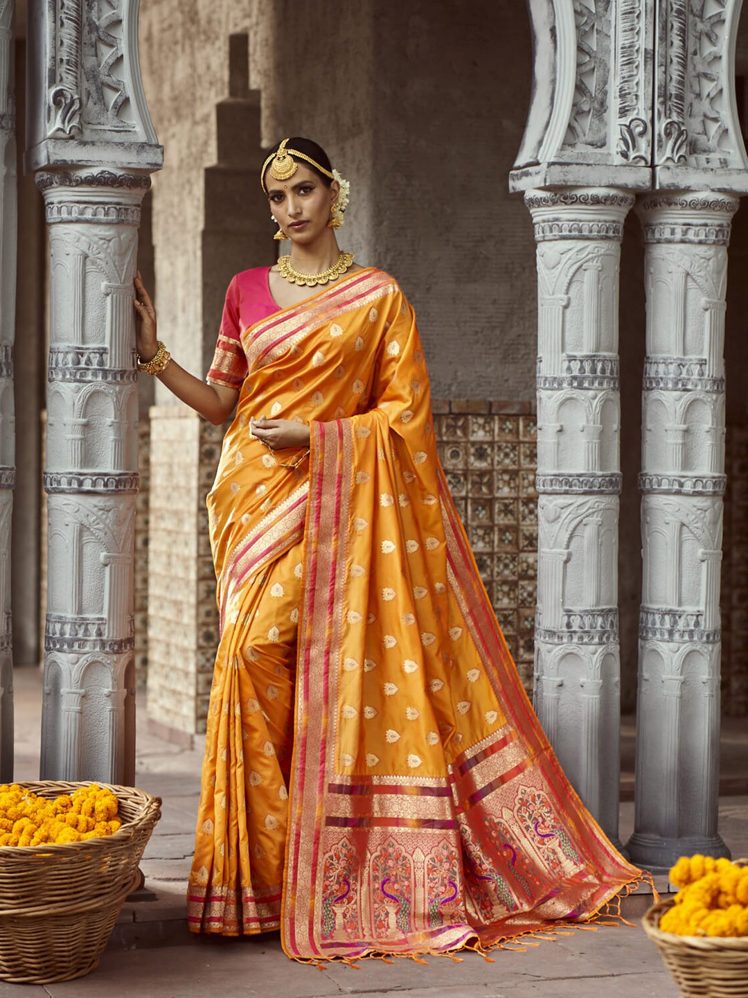 

elora Yellow & Gold-Toned Ethnic Motifs Zari Silk Blend Banarasi Saree