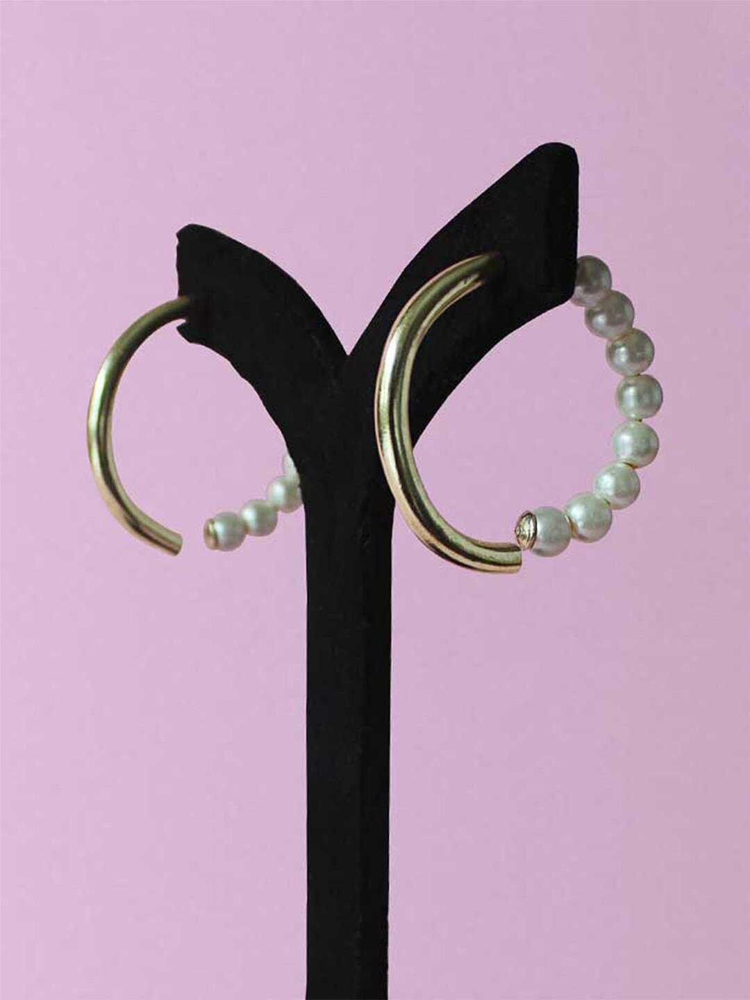 

Tipsyfly White & Gold-Toned Contemporary Hoop Earrings