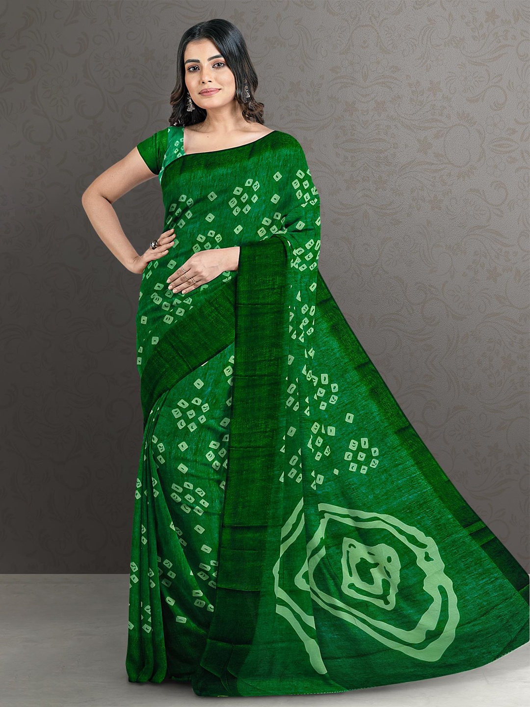 

Kalamandir Green & White Bandhani Printed Saree