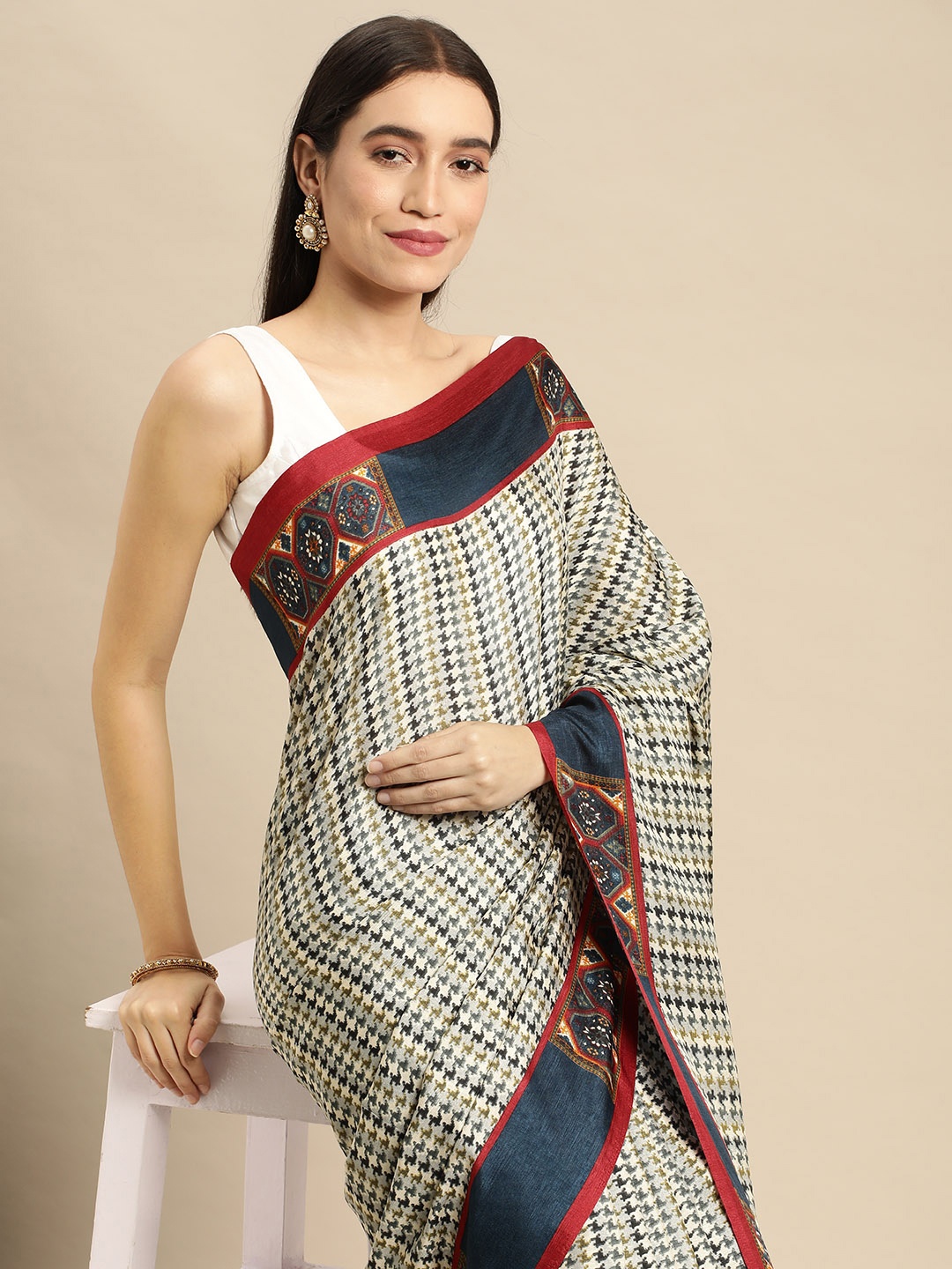 

RACHNA Multicoloured Ethnic Motifs Satin Saree, Multi