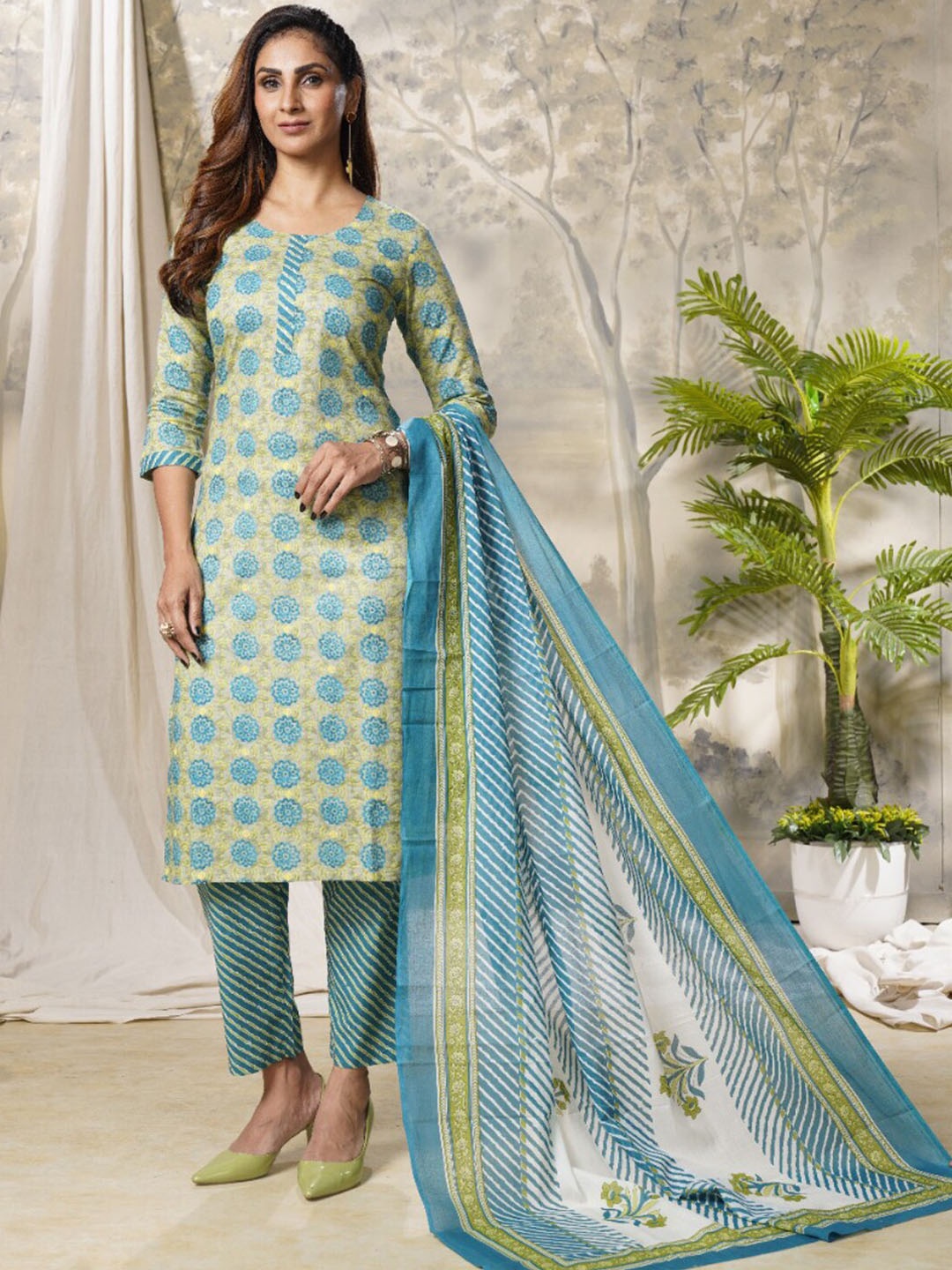 

Yufta Women Green Ethnic Motifs Printed Pure Cotton Kurta with Trousers & With Dupatta