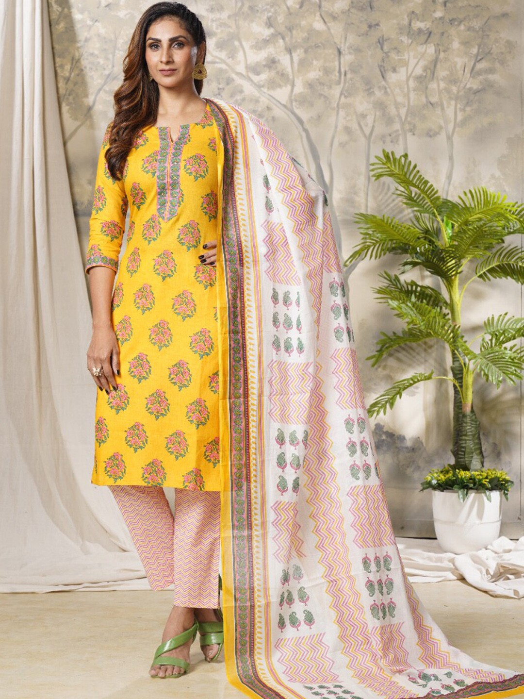 

Yufta Women Yellow Floral Printed Pure Cotton Kurta with Trousers & With Dupatta