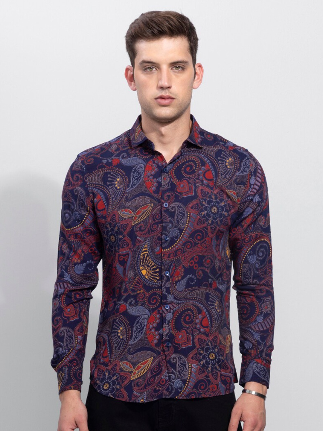 

Snitch Men Navy Blue And Red Slim Fit Floral Printed Casual Shirt