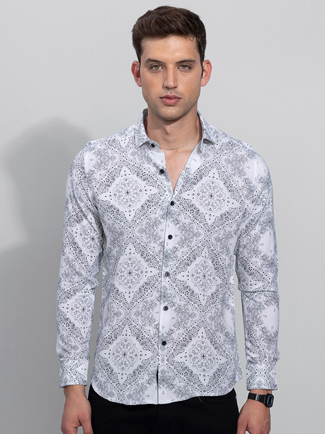 

Snitch Men White Slim Fit Printed Casual Shirt