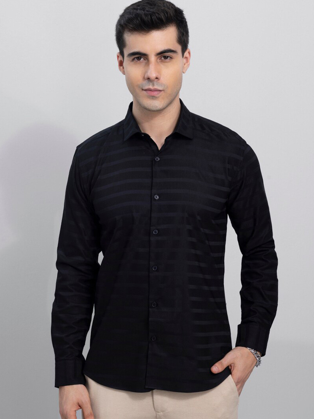 

Snitch Men Black Slim Fit Horizontal Striped Cotton Casual Shirt