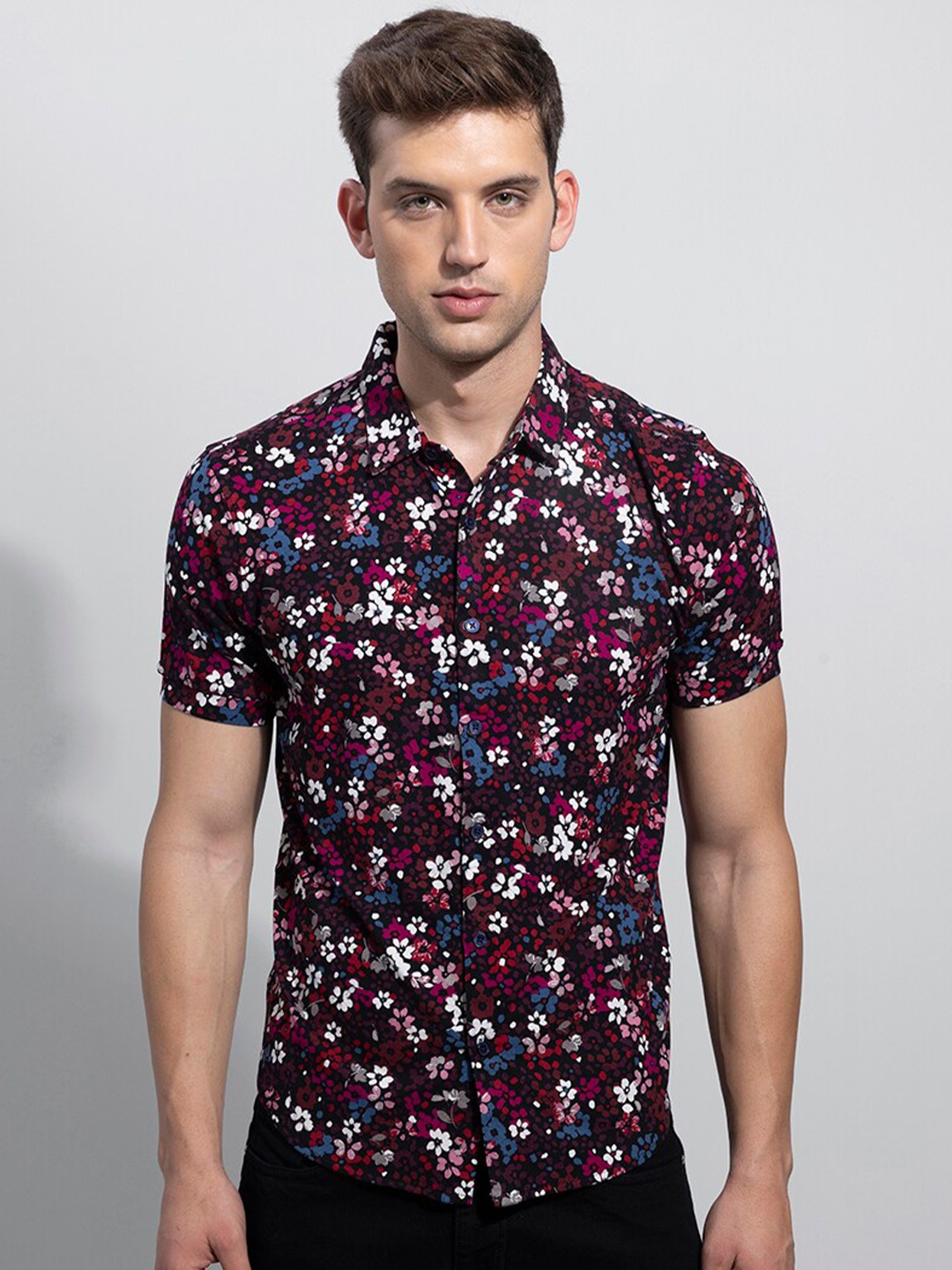 

Snitch Men Black & Maroon Slim Fit Floral Printed Cotton Casual Shirt