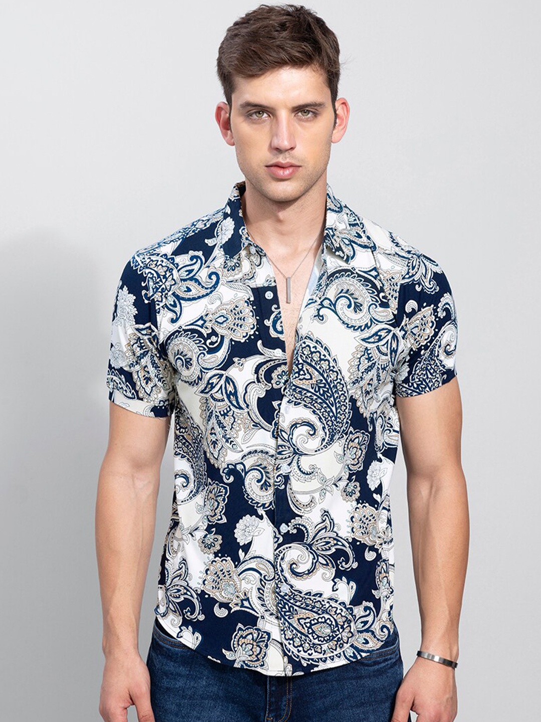 

Snitch Men Blue & White Slim Fit Printed Cotton Casual Shirt