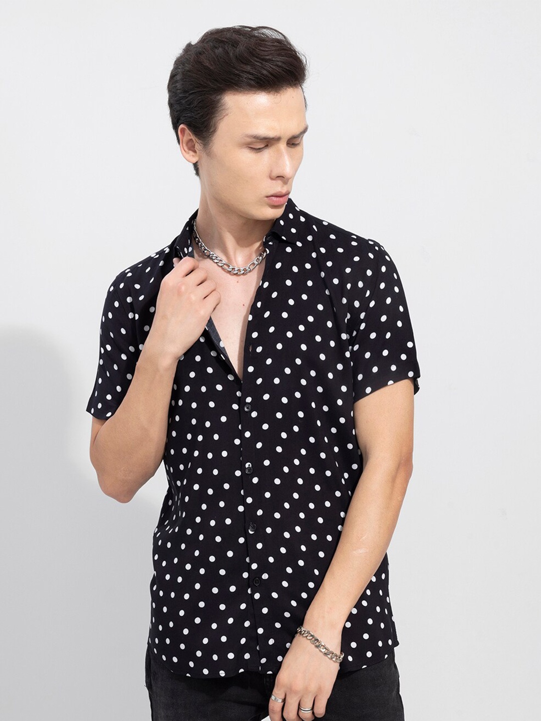 

Snitch Men Black & White Slim Fit Printed Cotton Casual Shirt