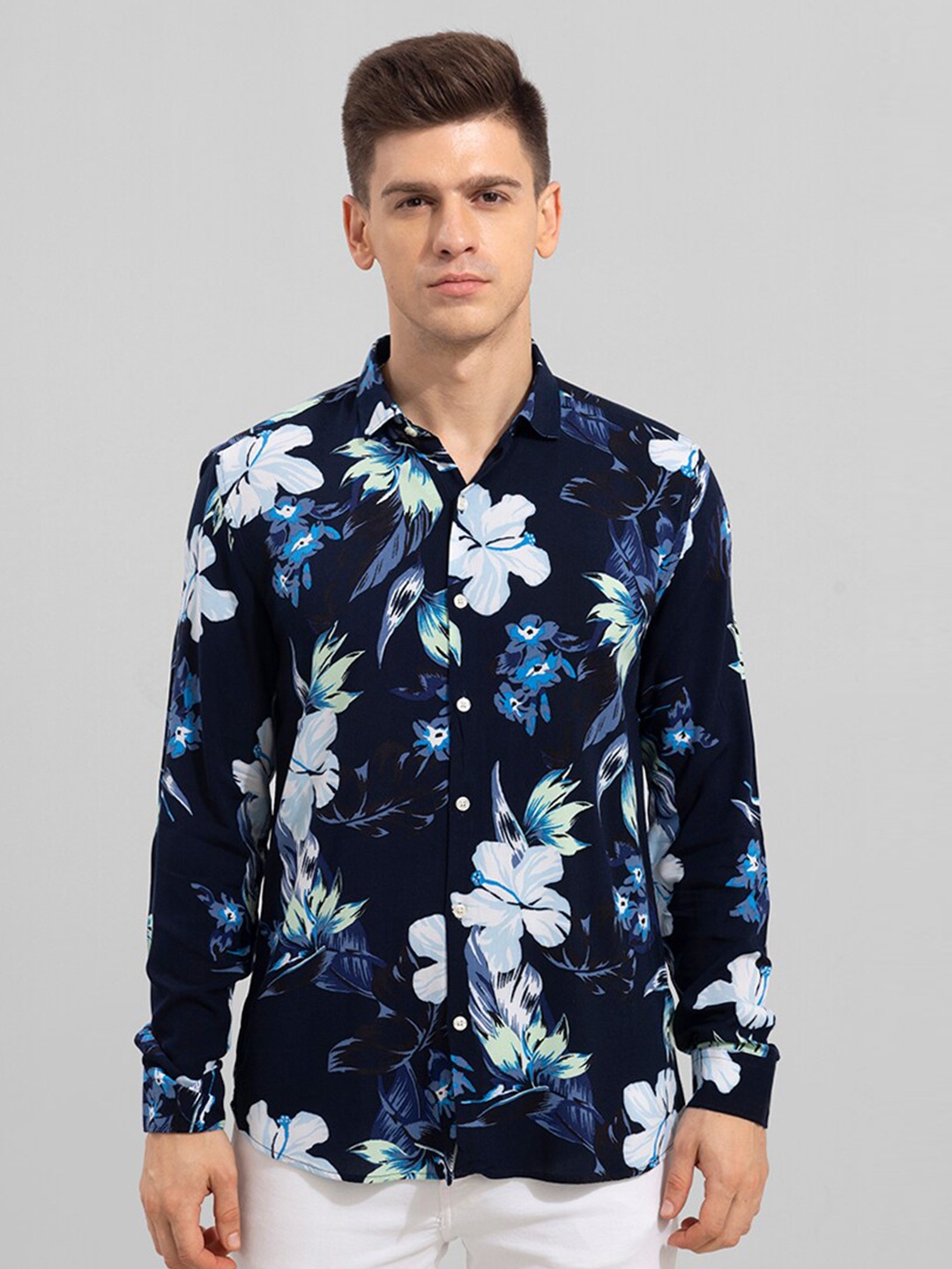 

Snitch Men Navy Blue & White Slim Fit Floral Printed Cotton Casual Shirt