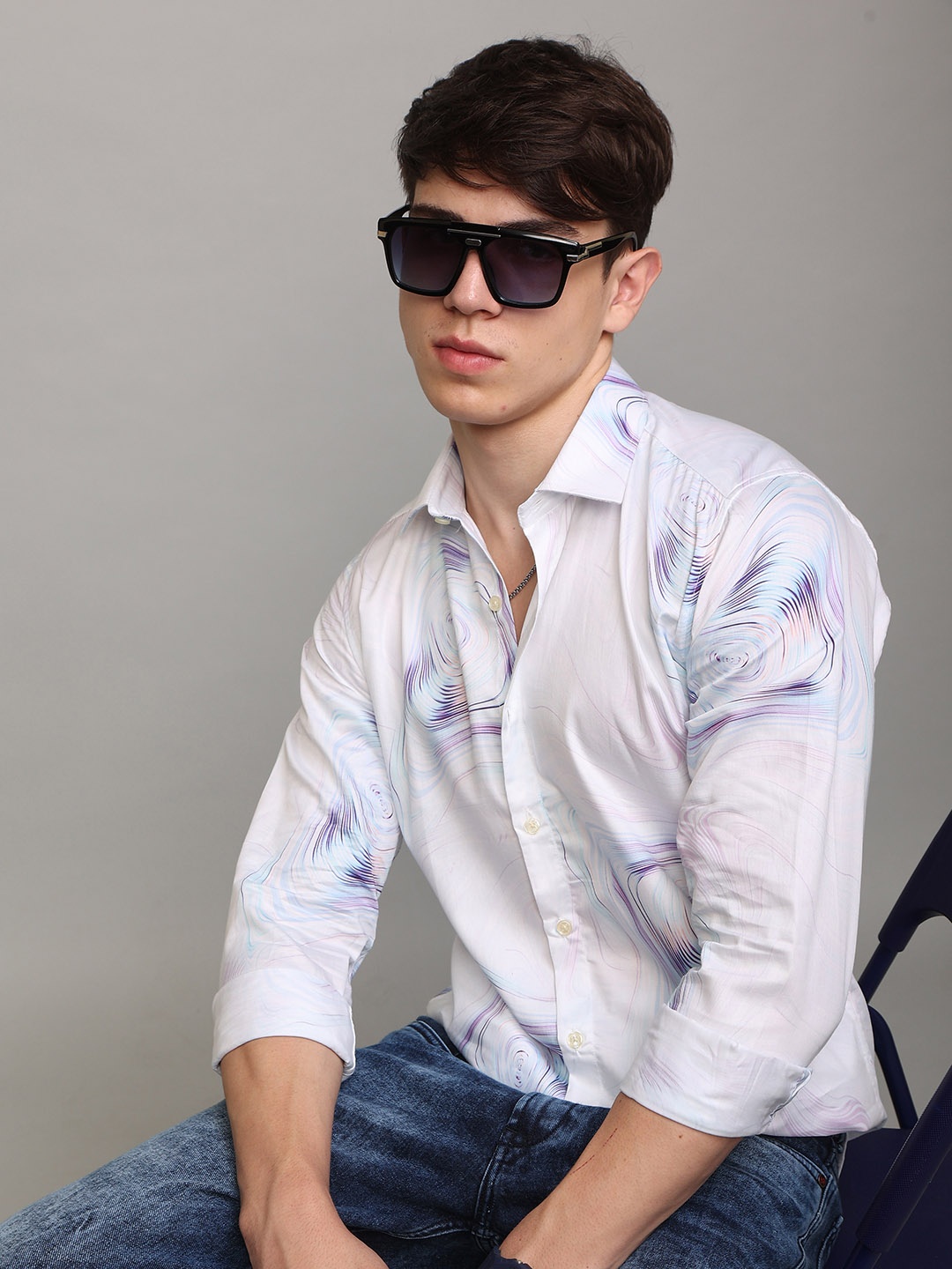 

Snitch Men White & Blue Slim Fit Printed Cotton Casual Shirt