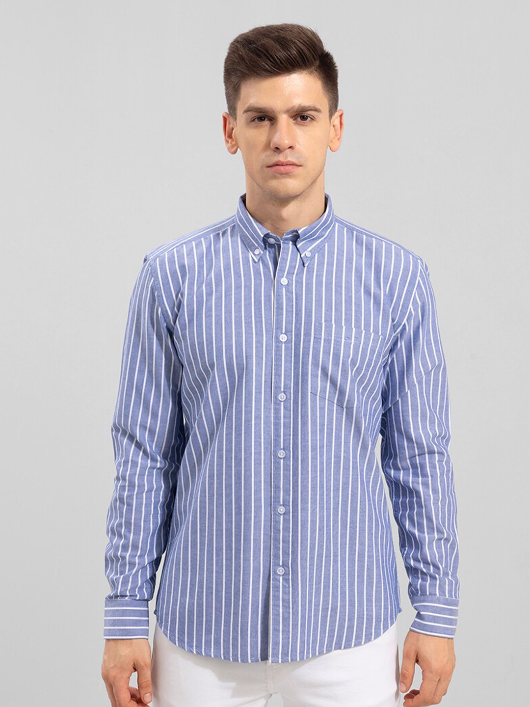 

Snitch Men Blue & White Slim Fit Striped Cotton Casual Shirt