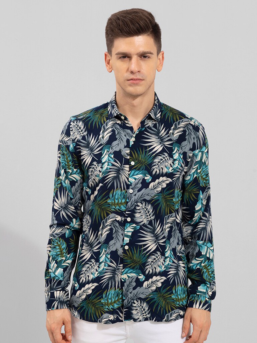 

Snitch Men Navy Blue & Green Slim Fit Floral Printed Cotton Casual Shirt