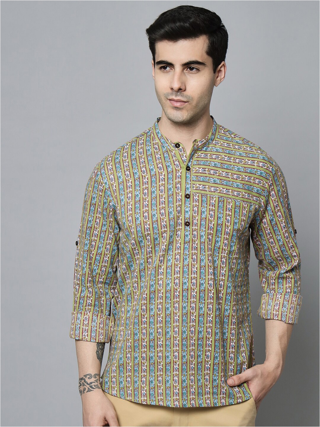

Sutidora Men Green & Blue Classic Floral Printed Cotton Causal Shirt