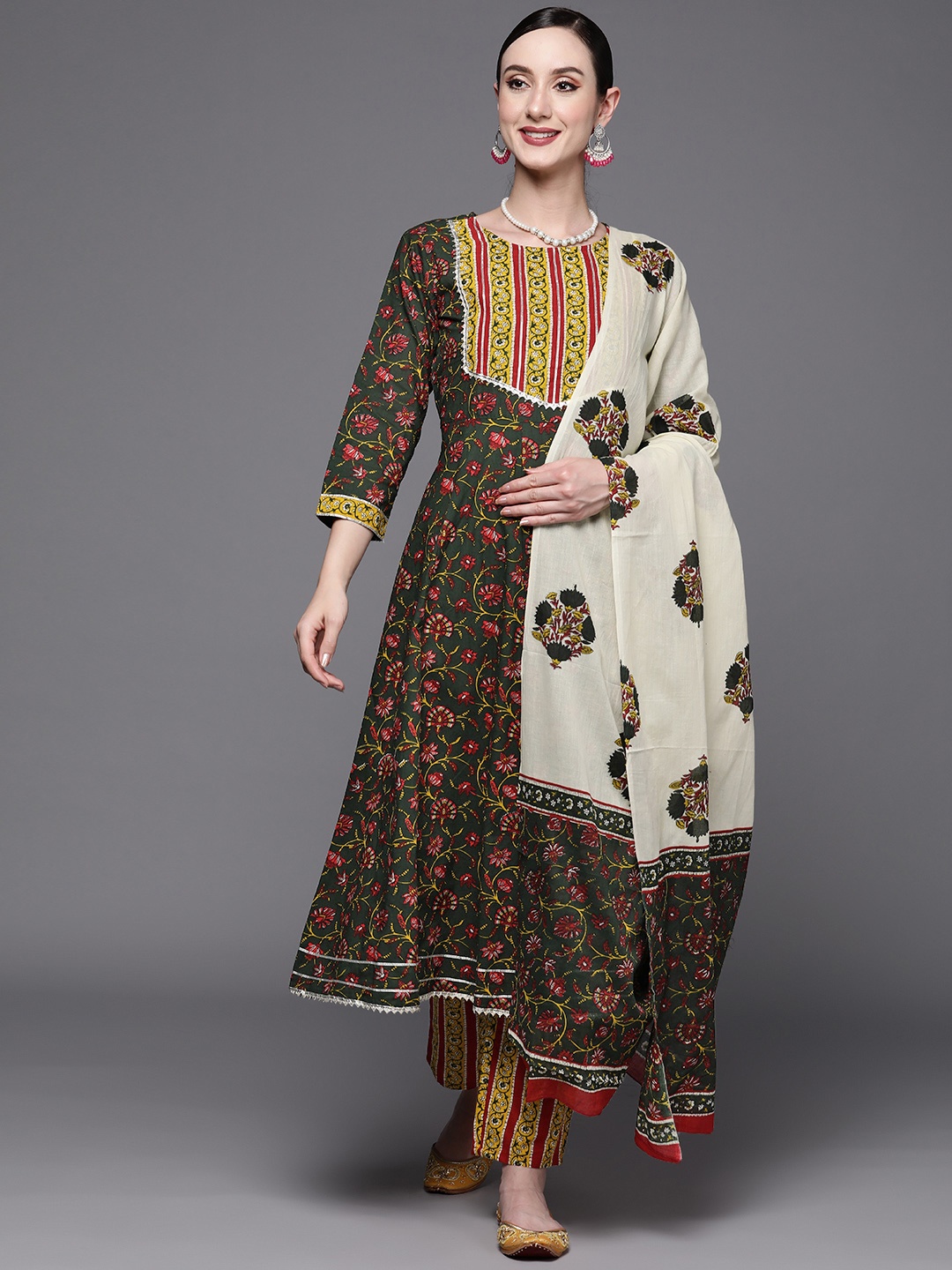 

Indo Era Women Olive Green Floral Printed Gotta Patti Kurta with Trousers & With Dupatta