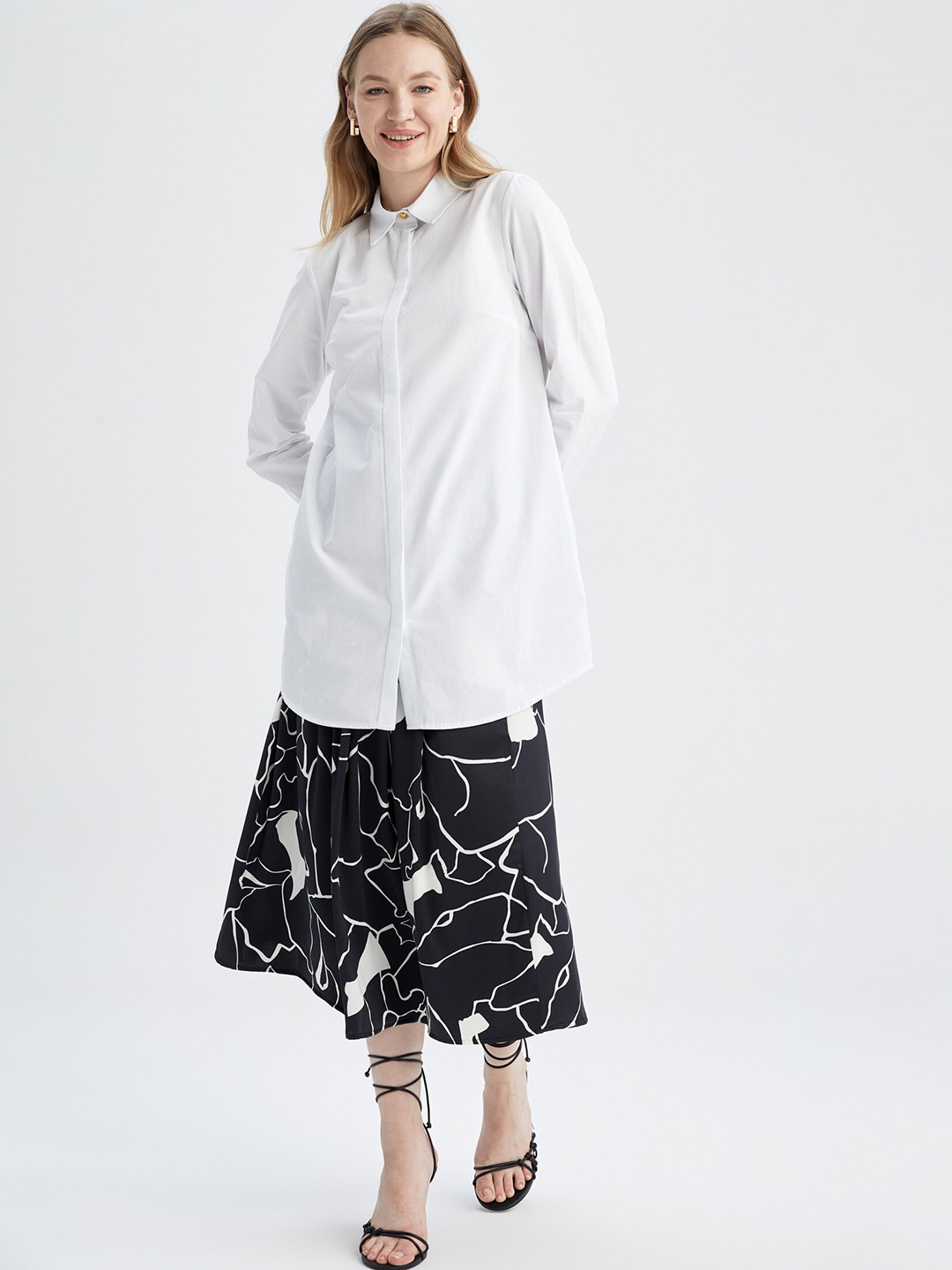 

DeFacto Women Black & White Printed Midi Skirt