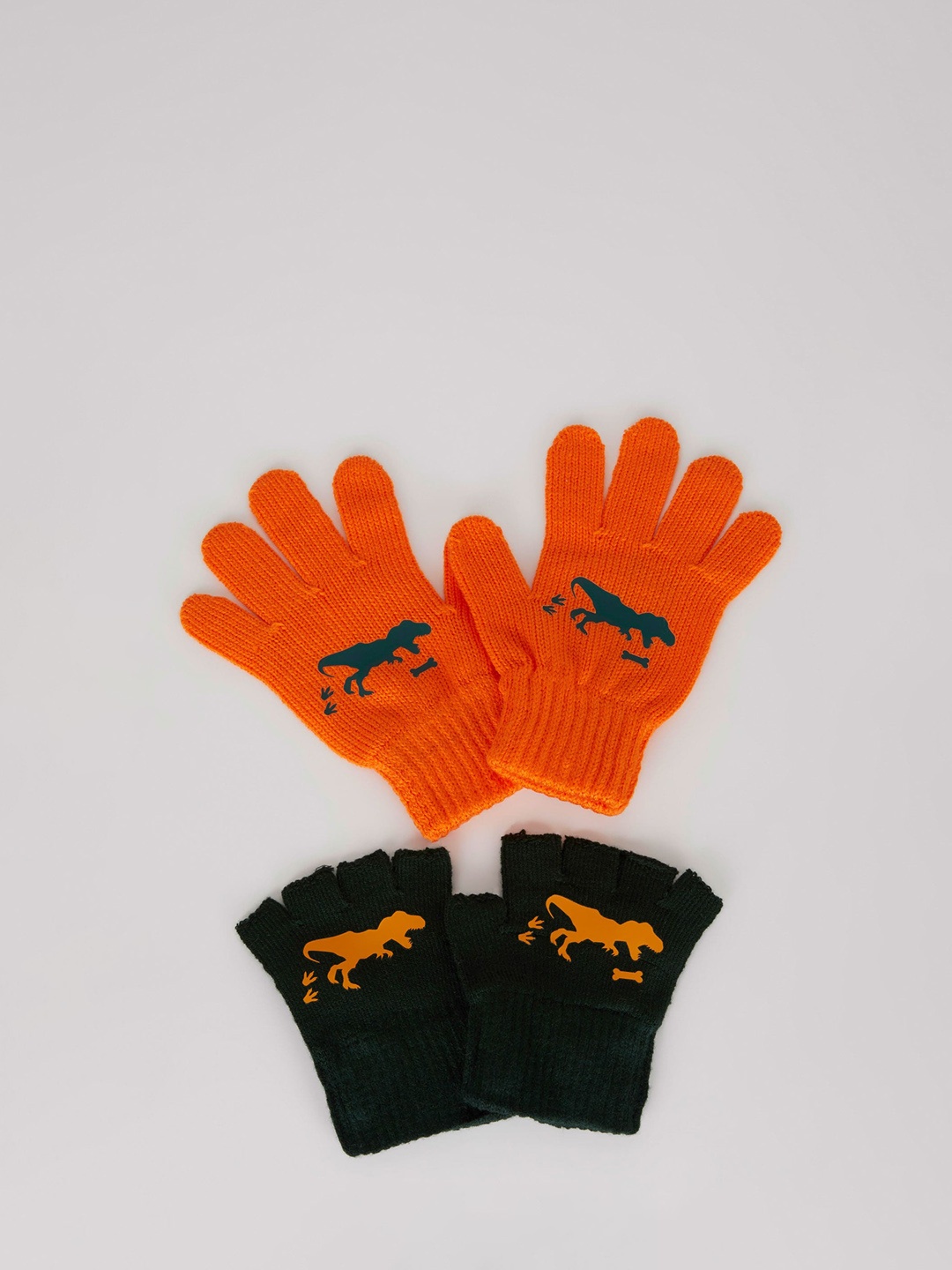 

DeFacto Boys Orange & Black Set of 2 Self-Design Winter Gloves