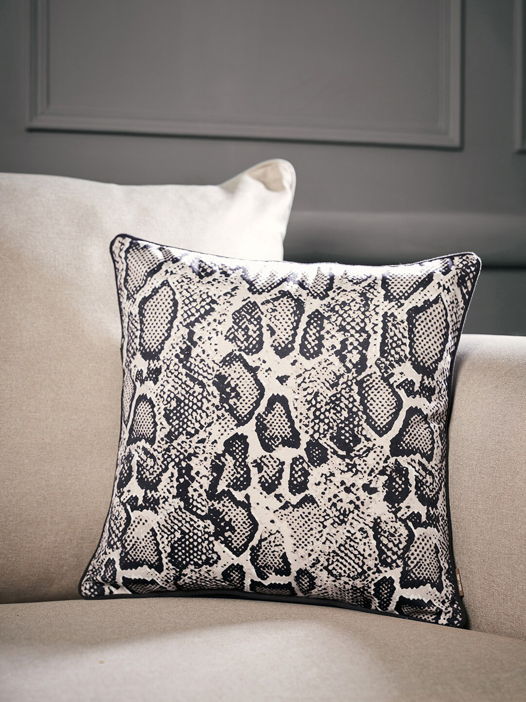 

Pure Home and Living White & Black Abstract Velvet Square Cushion Covers