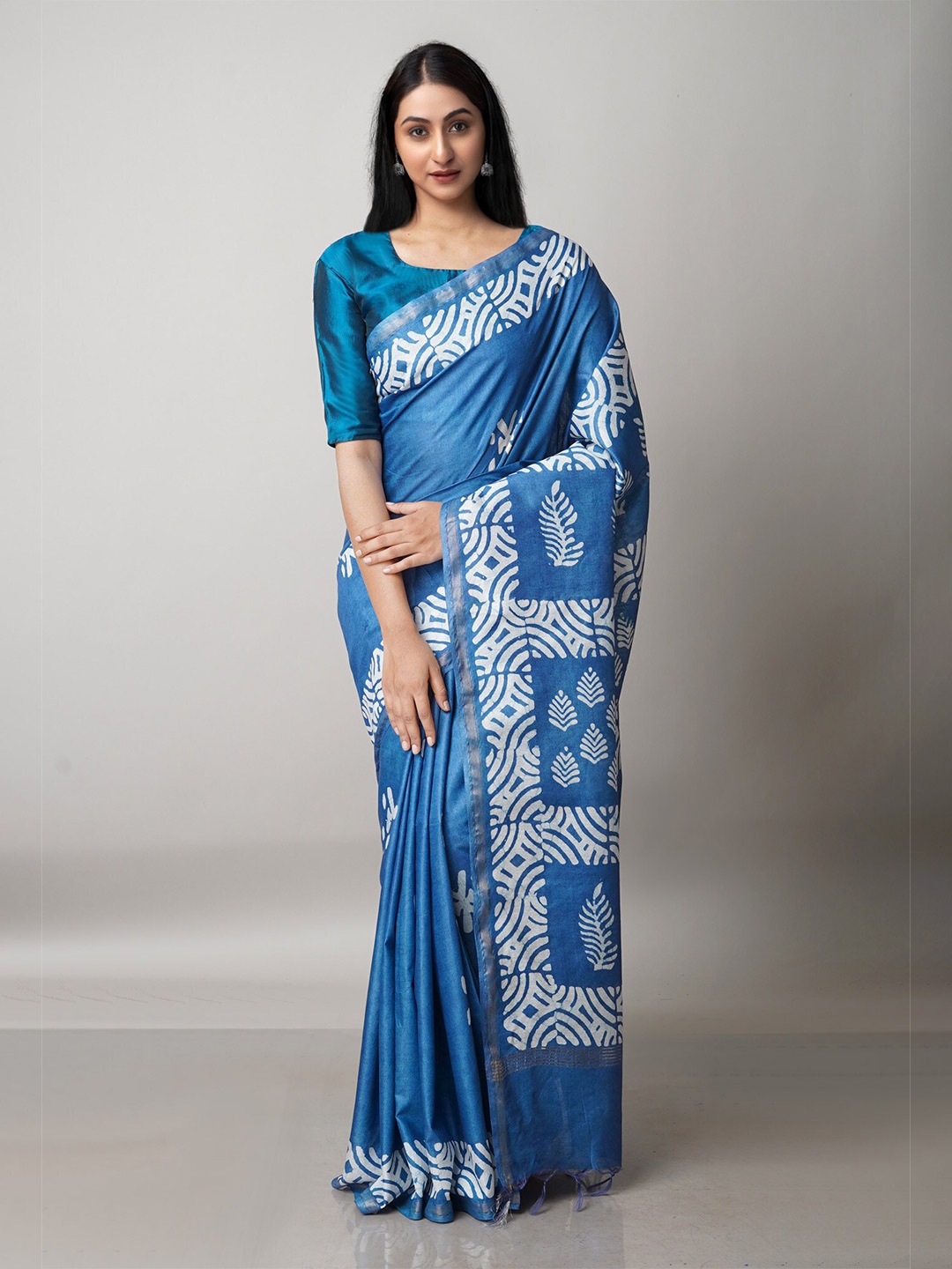 

Unnati Silks Blue & White Batik Zari Pure Silk Handloom Chanderi Saree