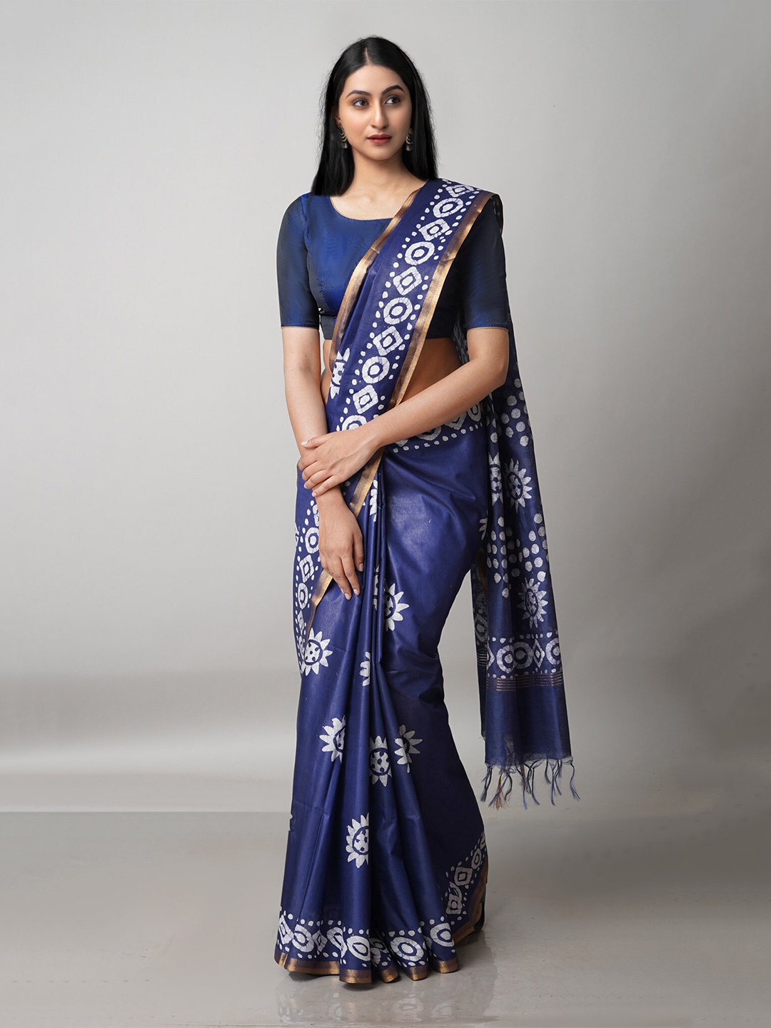 

Unnati Silks Navy Blue & Off White Batik Zari Pure Silk Handloom Chanderi Saree