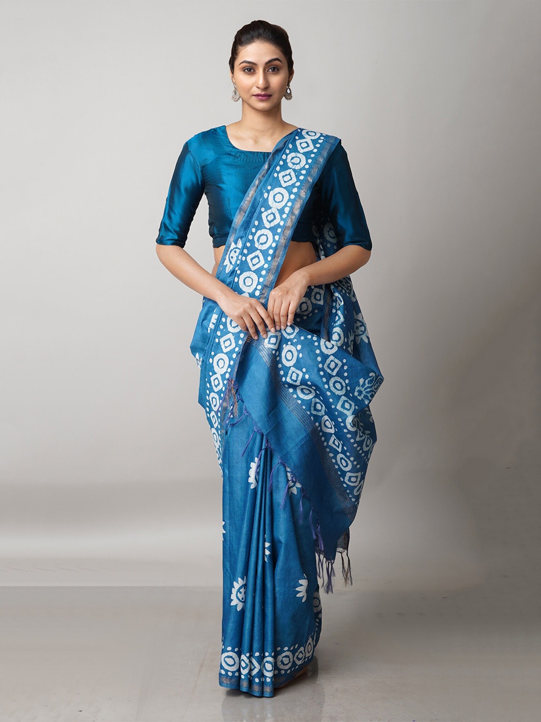 

Unnati Silks Blue & White Batik Zari Pure Silk Handloom Chanderi Saree