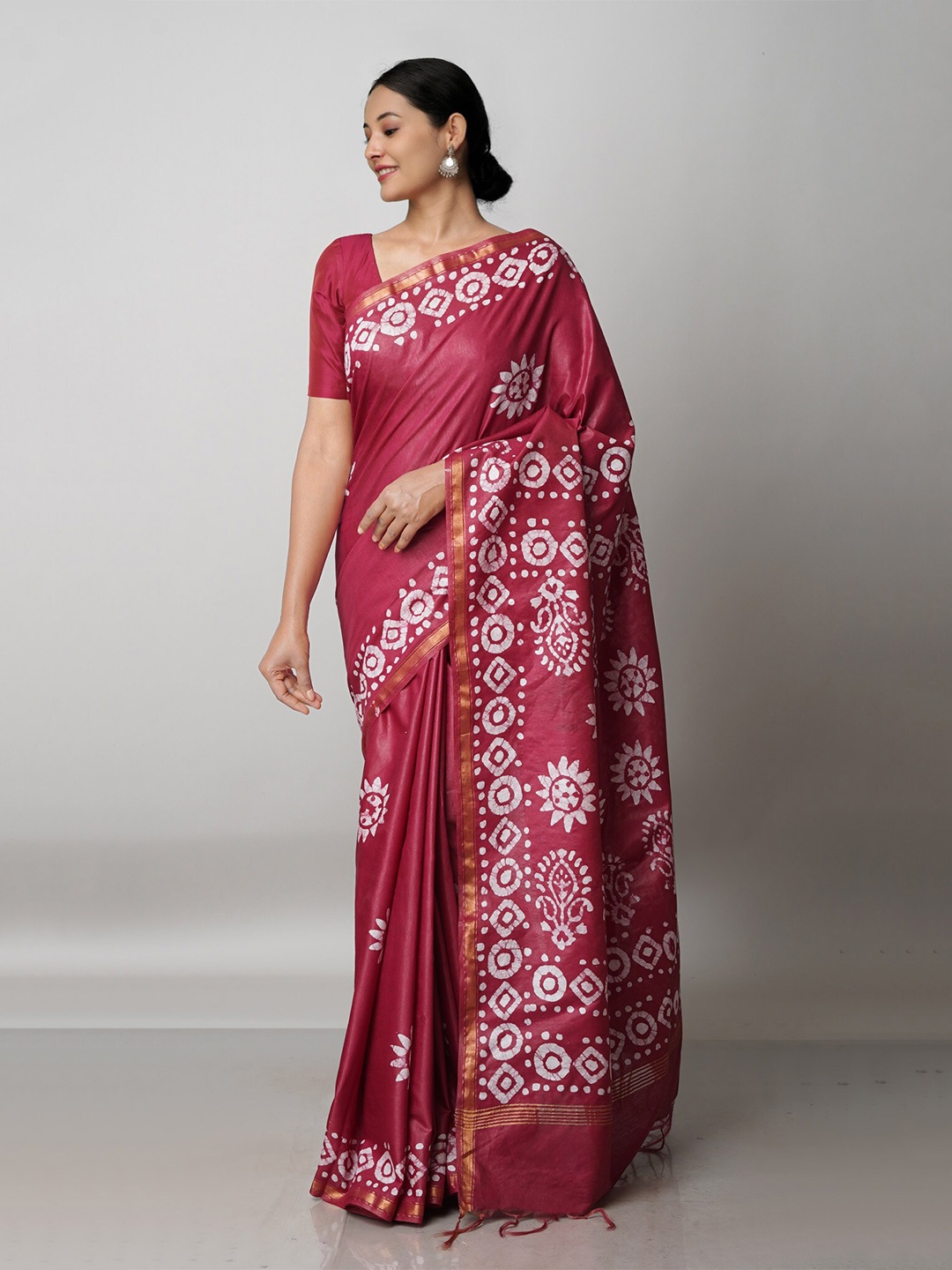 

Unnati Silks Maroon & White Batik Zari Pure Silk Handloom Chanderi Saree