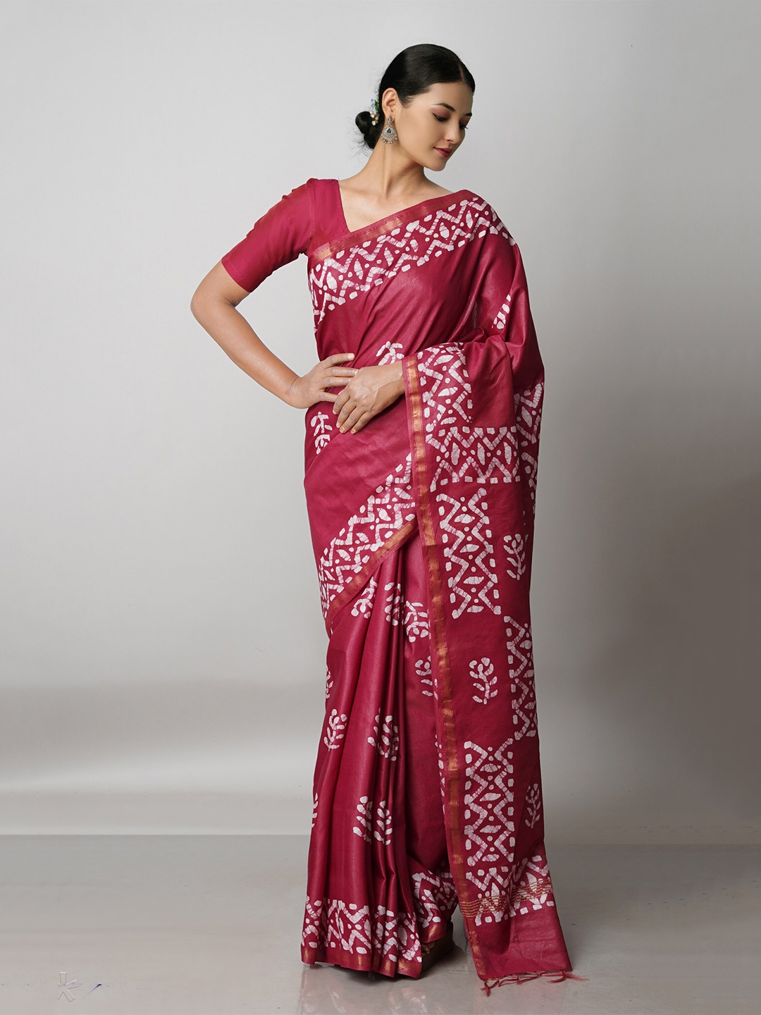 

Unnati Silks Maroon & Off White Batik Zari Pure Silk Handloom Chanderi Saree