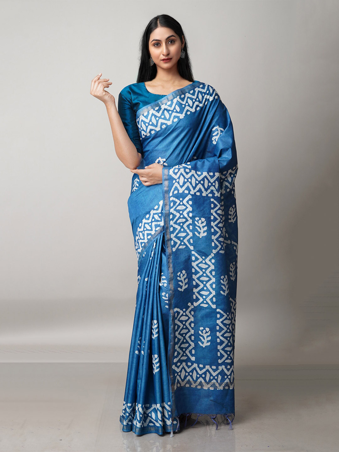 

Unnati Silks Blue & White Batik Zari Pure Silk Handloom Chanderi Saree