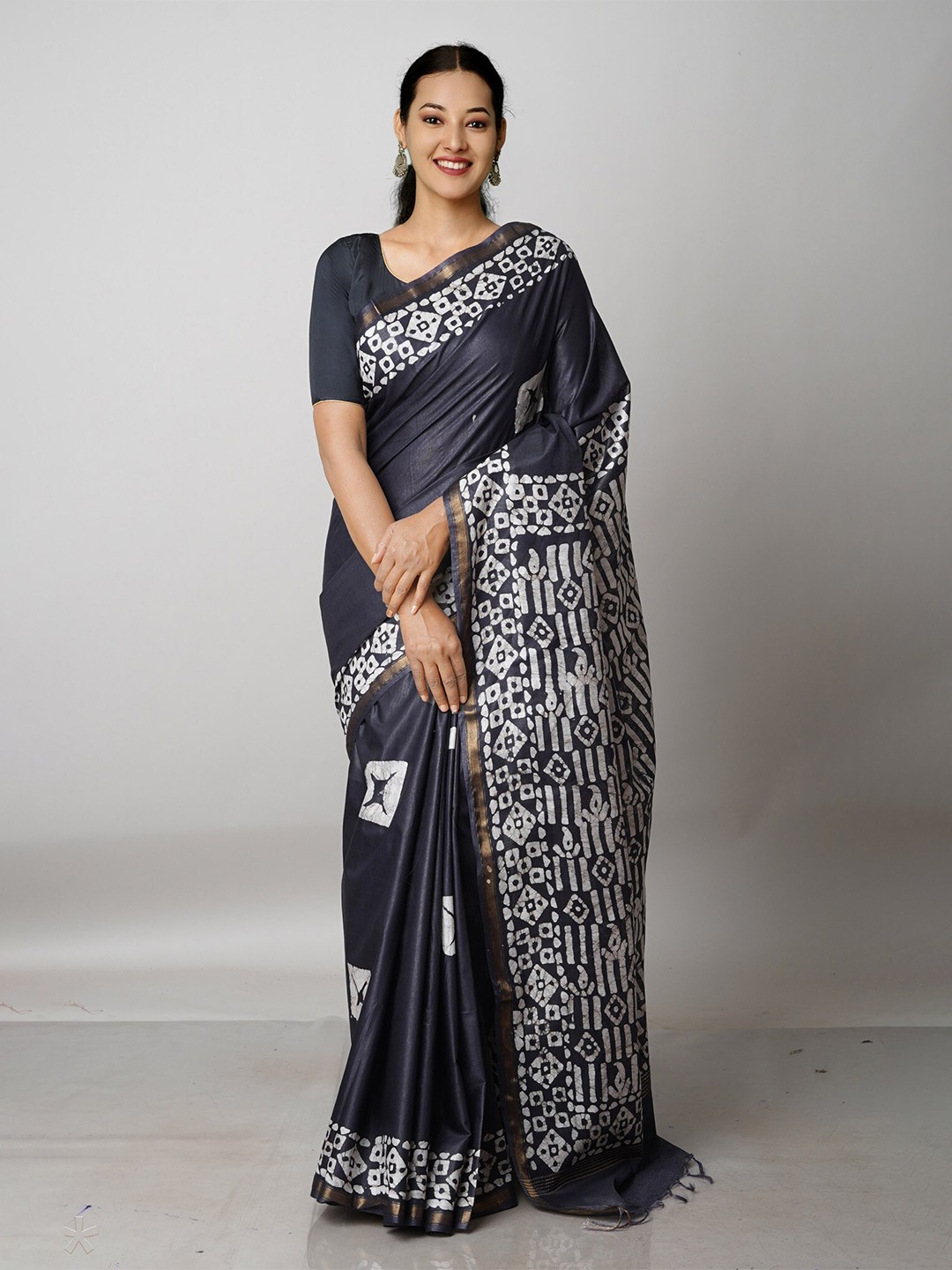 

Unnati Silks Black & Gold-Toned Batik Zari Pure Silk Handloom Chanderi Saree