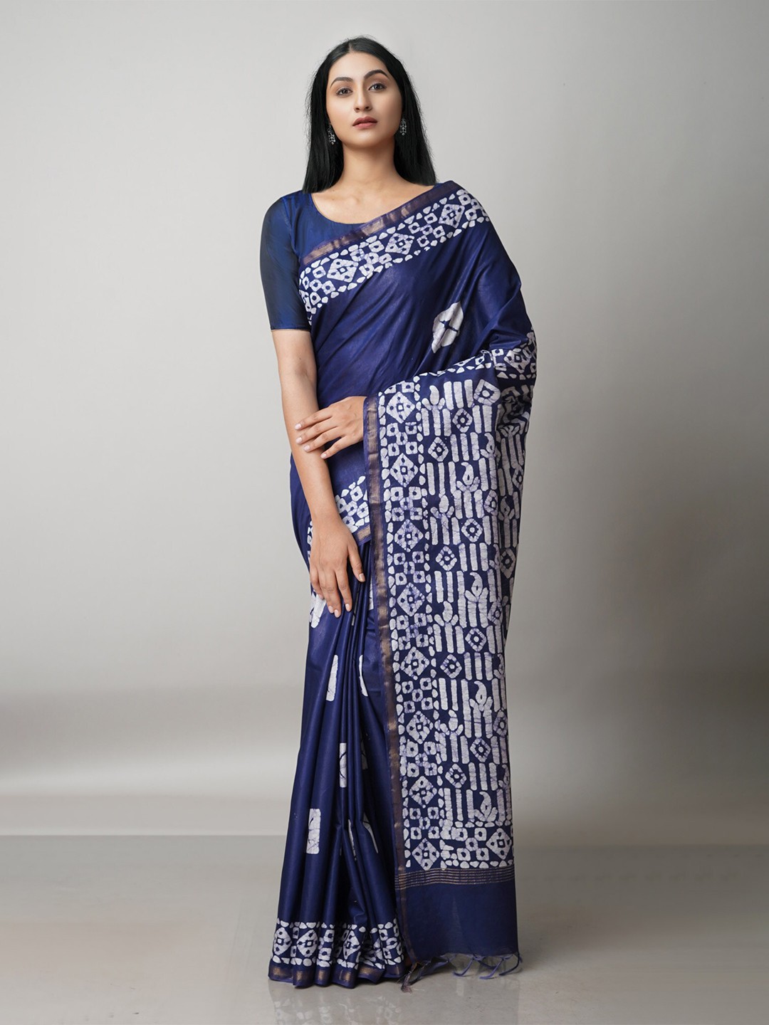 

Unnati Silks Navy Blue & White Batik Zari Pure Silk Handloom Chanderi Saree