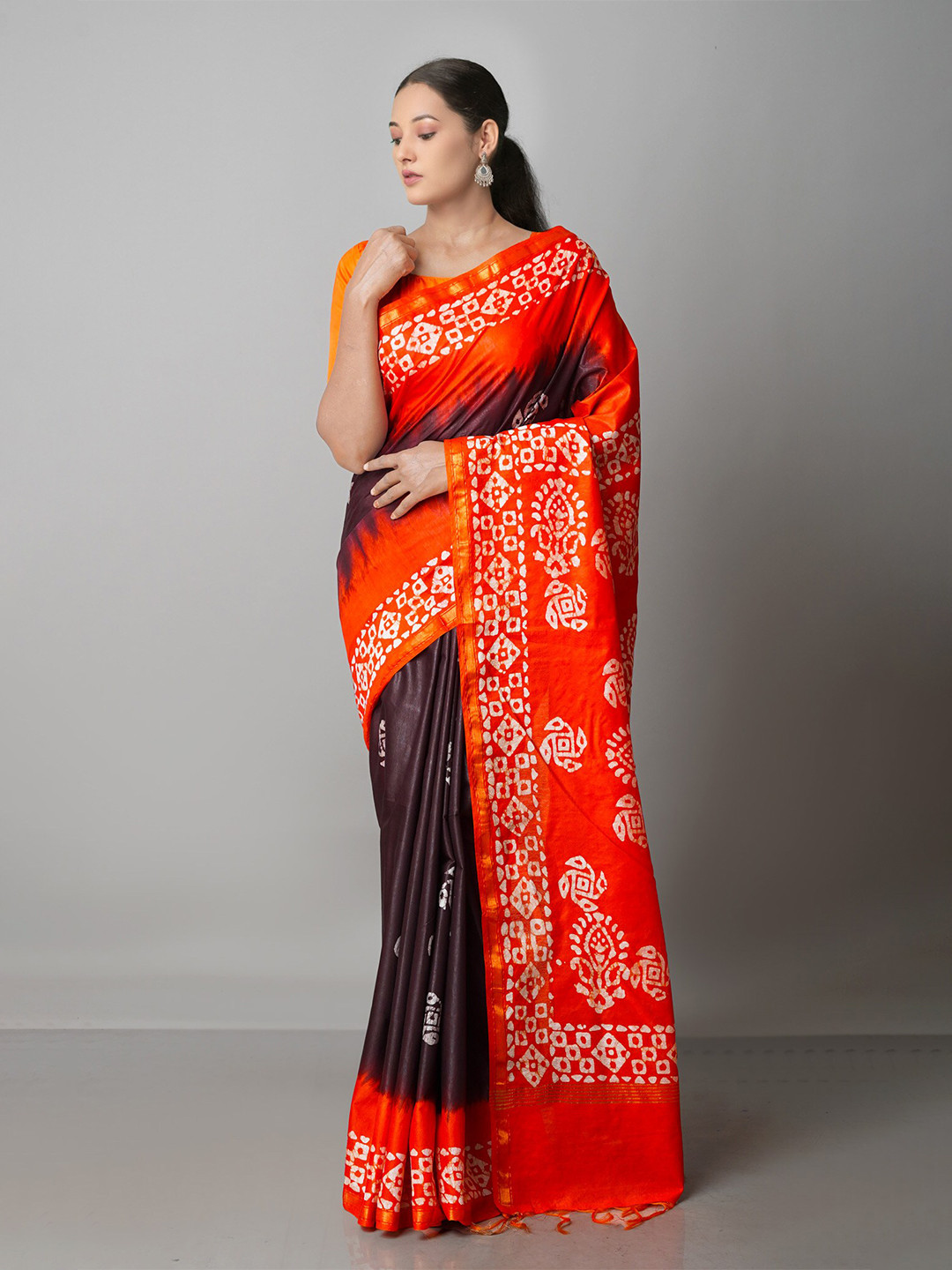 

Unnati Silks Black & Red Batik Zari Pure Silk Handloom Chanderi Saree