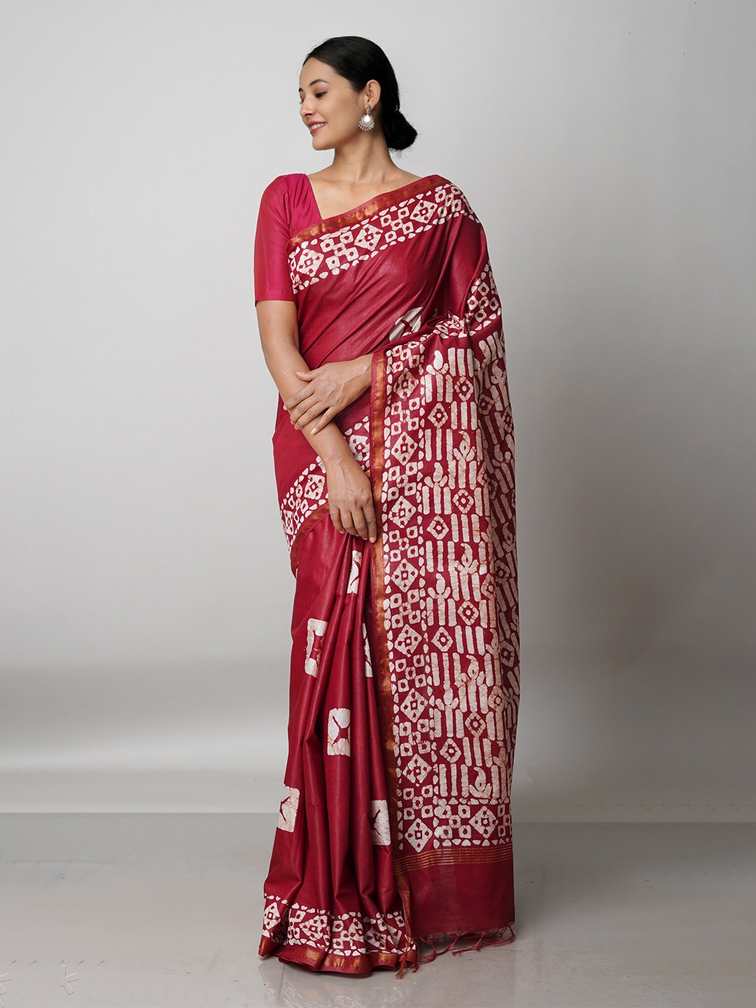 

Unnati Silks Maroon & White Batik Zari Pure Silk Handloom Chanderi Saree