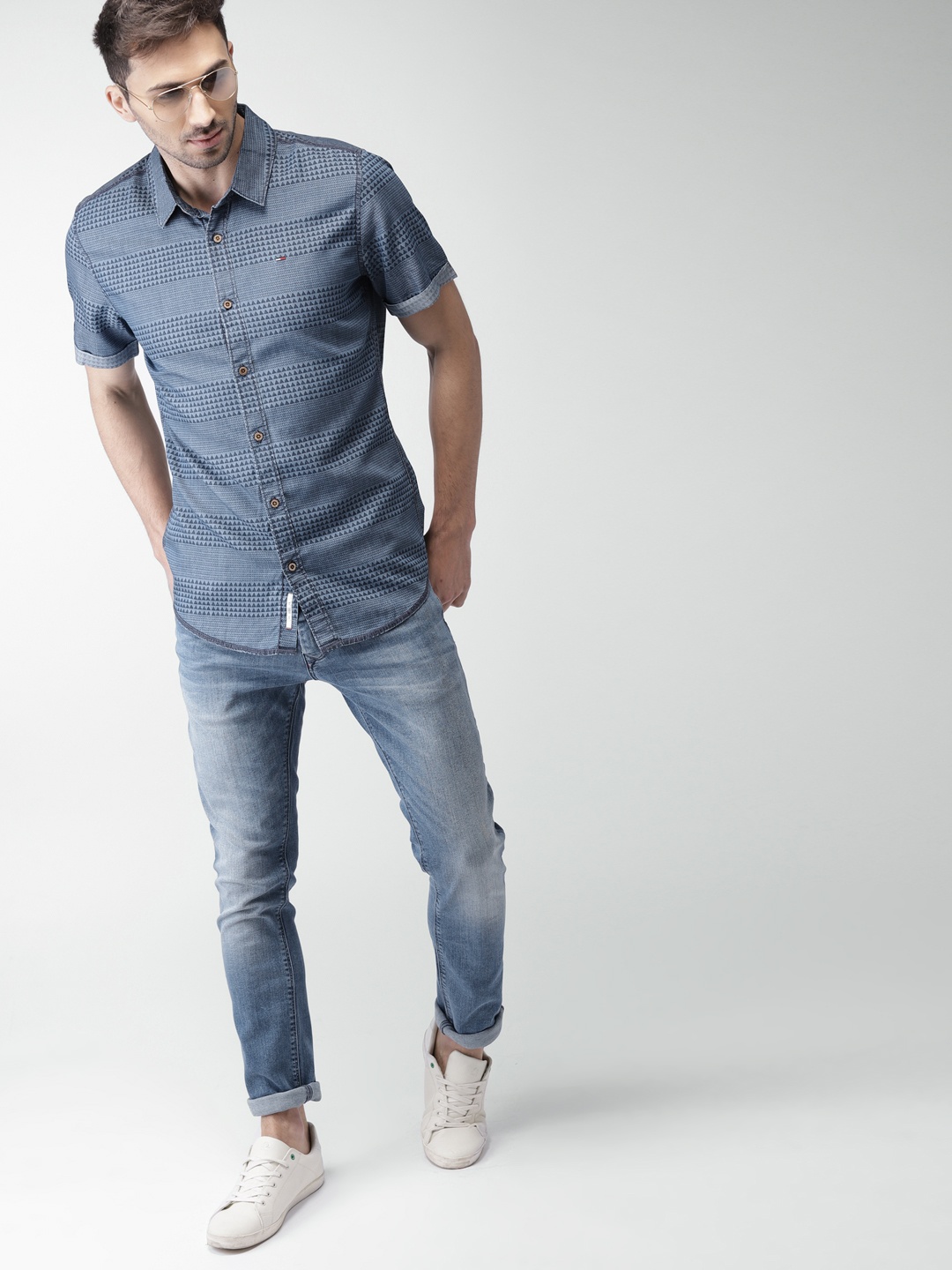 

Tommy Hilfiger Men Blue Regular Fit Solid Casual Shirt